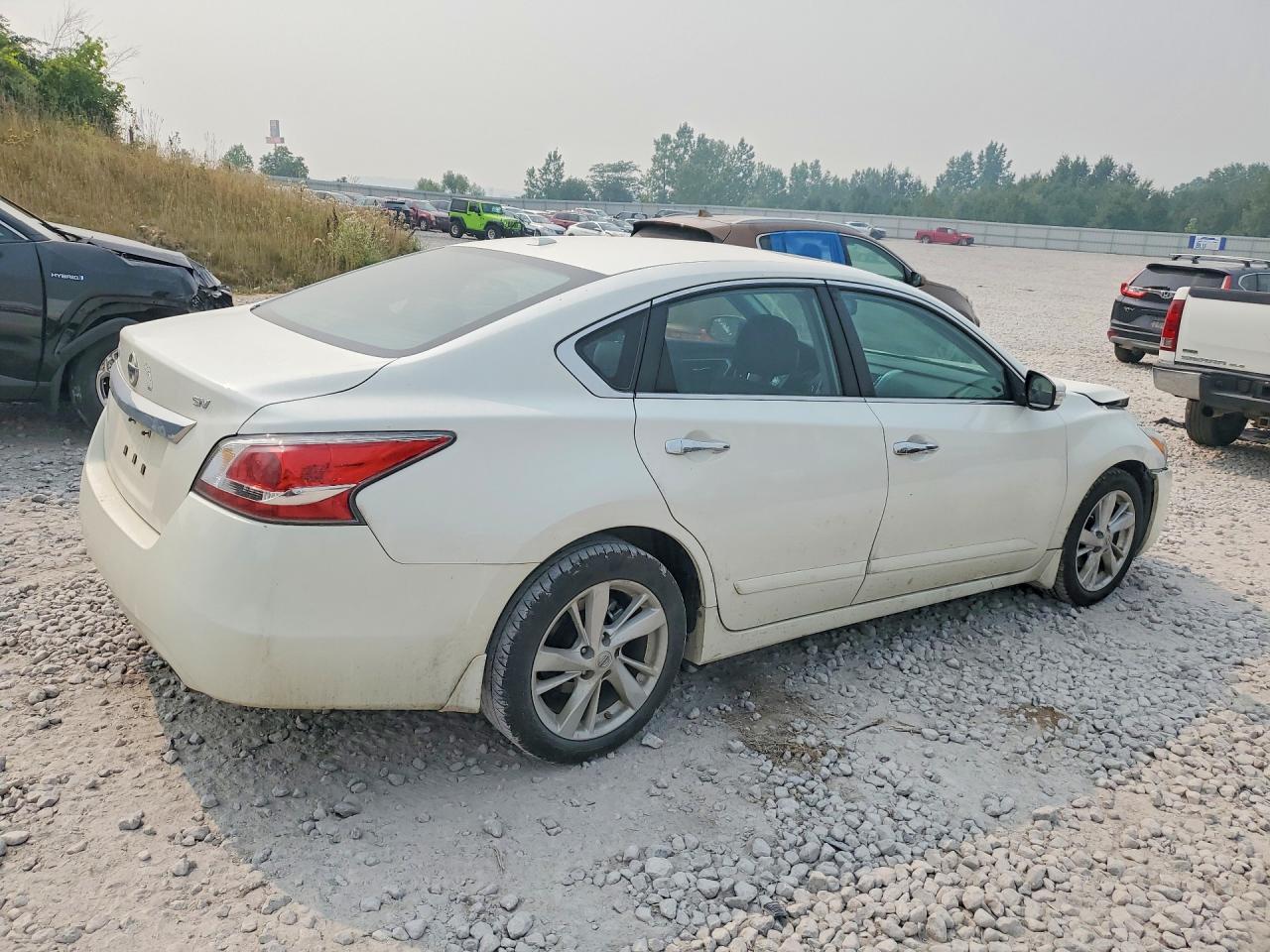 2015 Nissan Altima White vin: 1N4AL3AP2FC285564