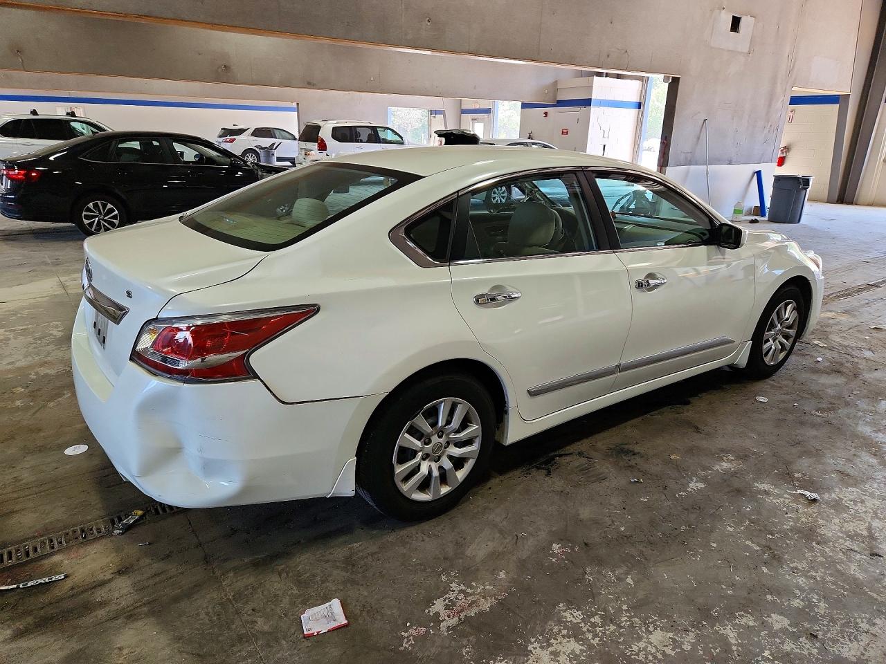 2015 Nissan Altima Белый vin: 1N4AL3AP2FC293499