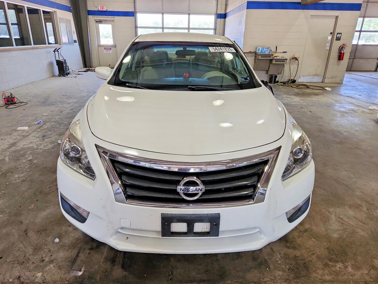 2015 Nissan Altima Белый vin: 1N4AL3AP2FC293499