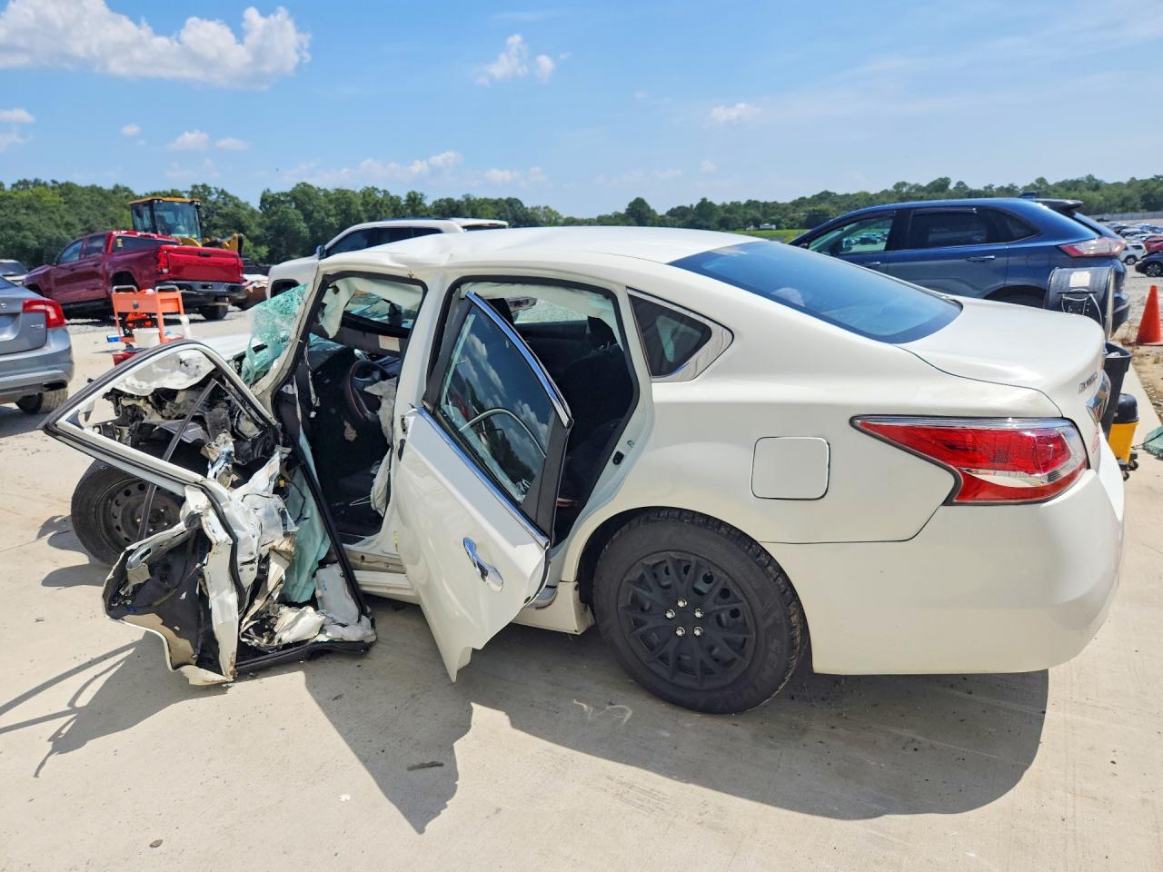 2015 Nissan Altima 2.5 S White vin: 1N4AL3AP2FC295642