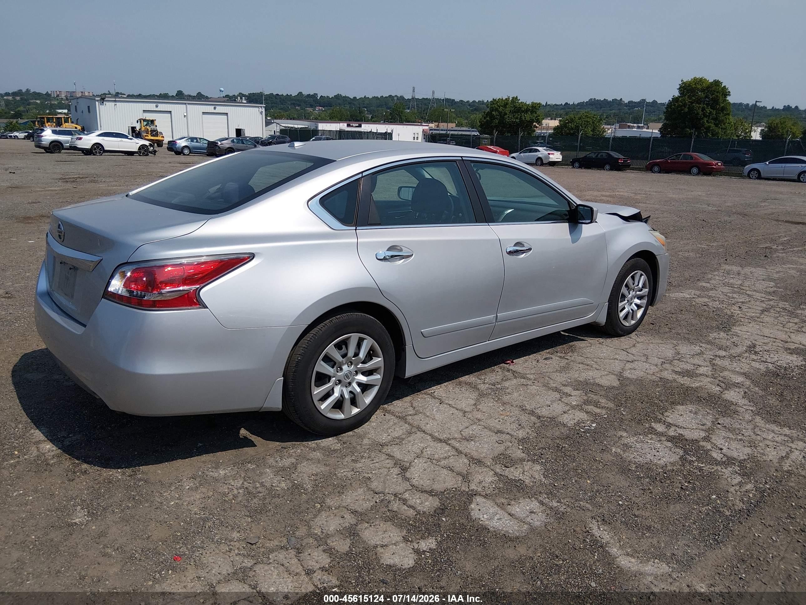 2015 Nissan Altima 2.5 S Silver vin: 1N4AL3AP2FC412913