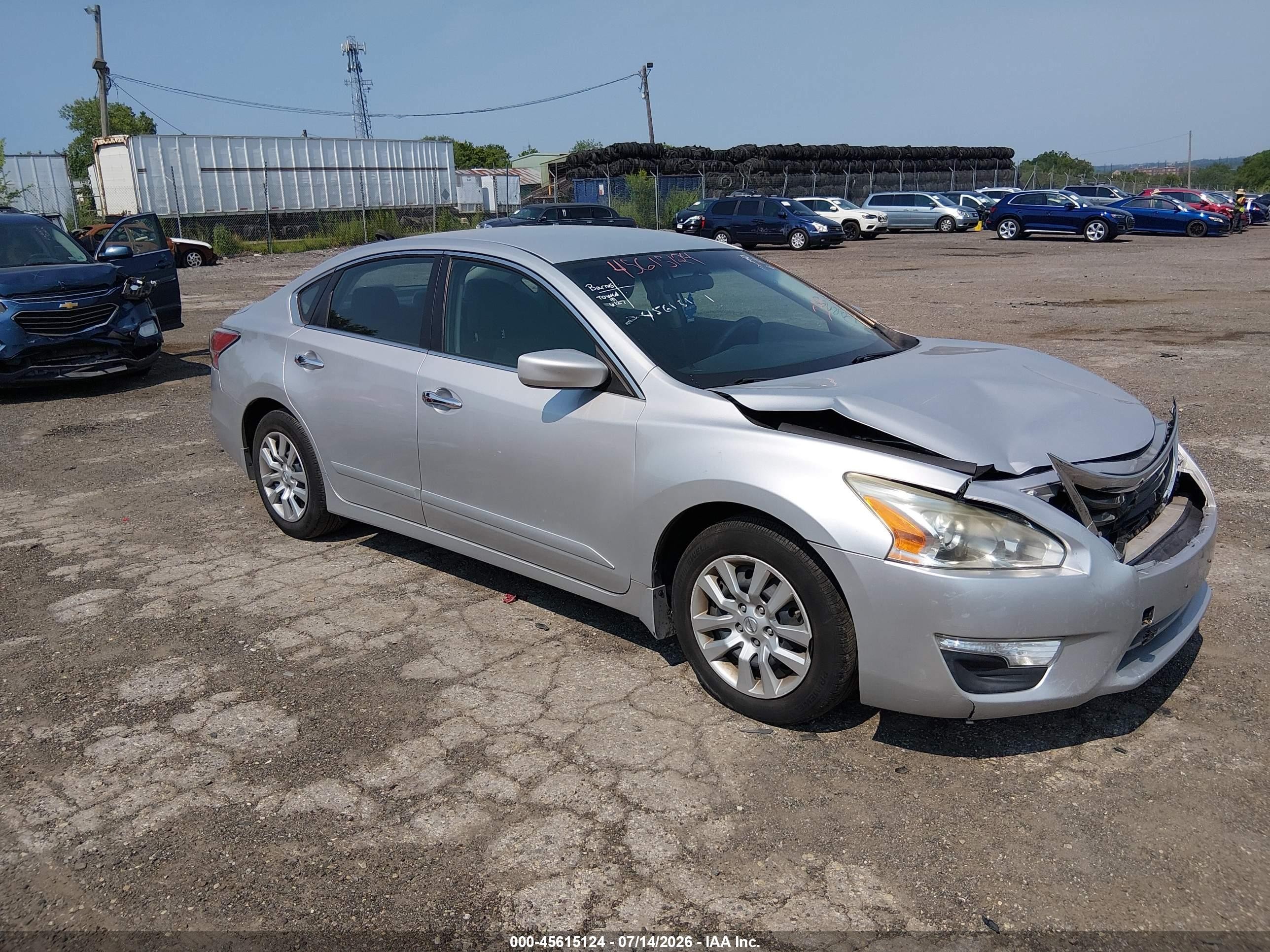 2015 Nissan Altima 2.5 S Silver vin: 1N4AL3AP2FC412913