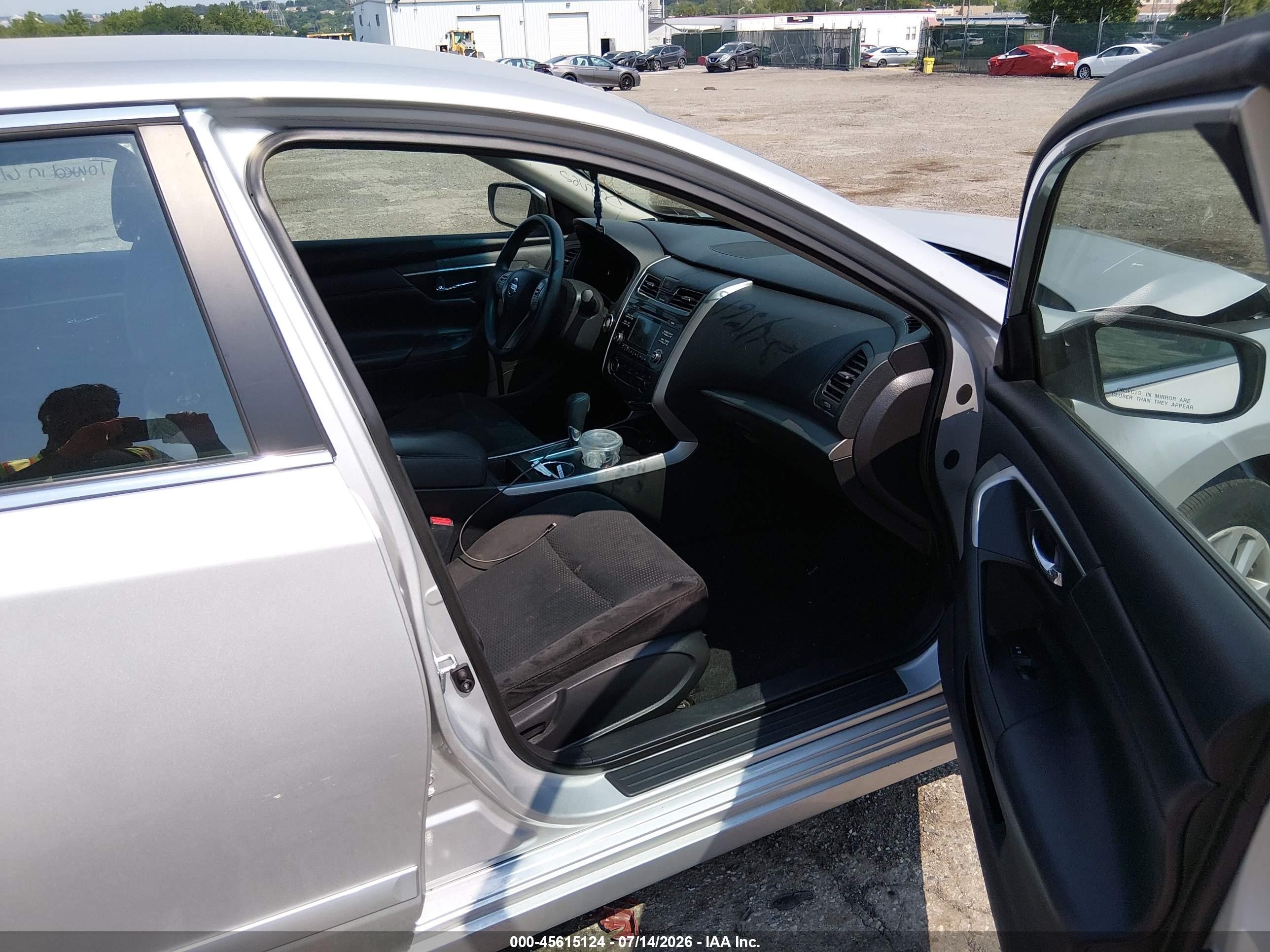 2015 Nissan Altima 2.5 S Silver vin: 1N4AL3AP2FC412913