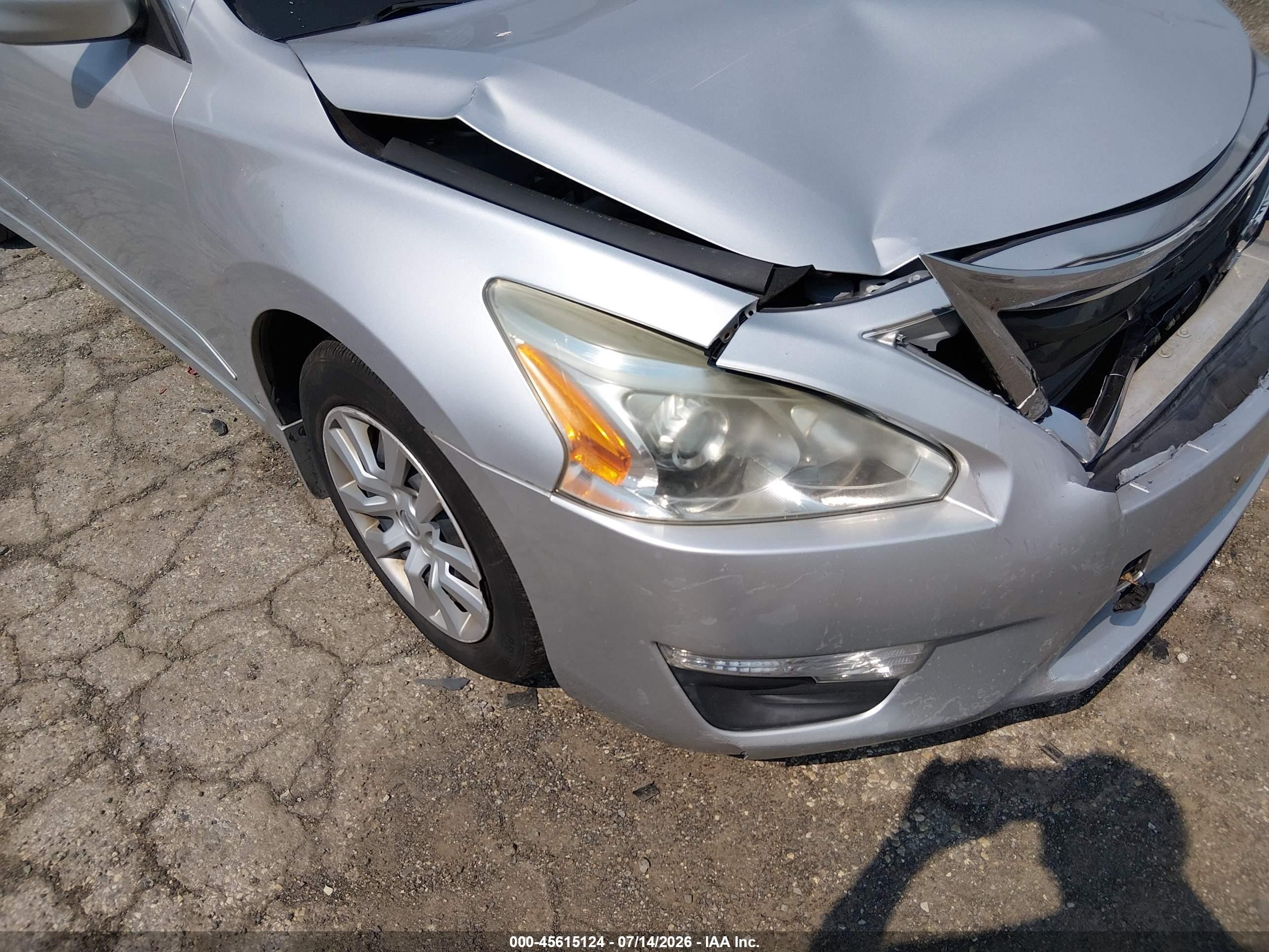 2015 Nissan Altima 2.5 S Silver vin: 1N4AL3AP2FC412913