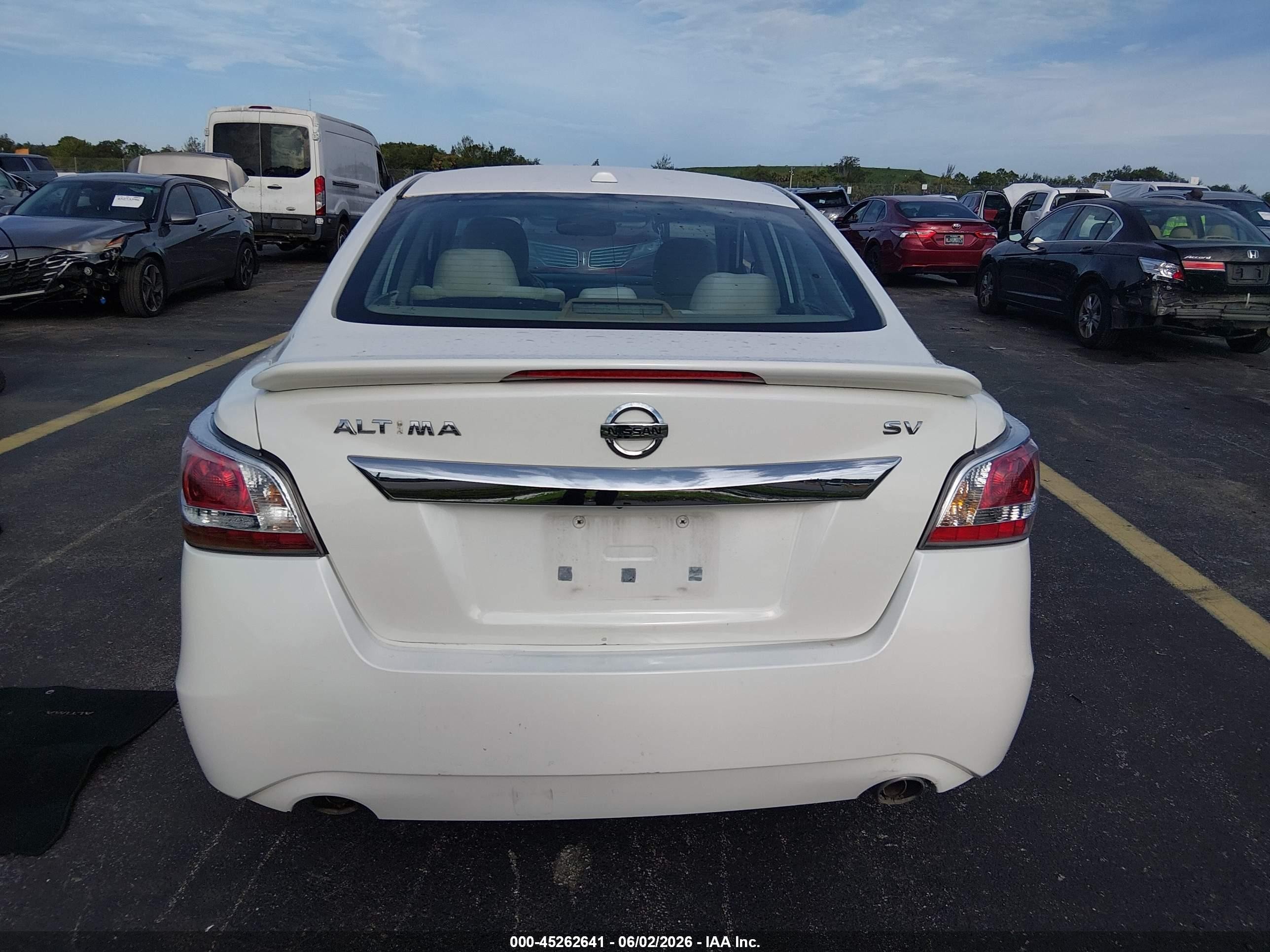 2015 Nissan Altima 2.5 Sv White vin: 1N4AL3AP2FC425368