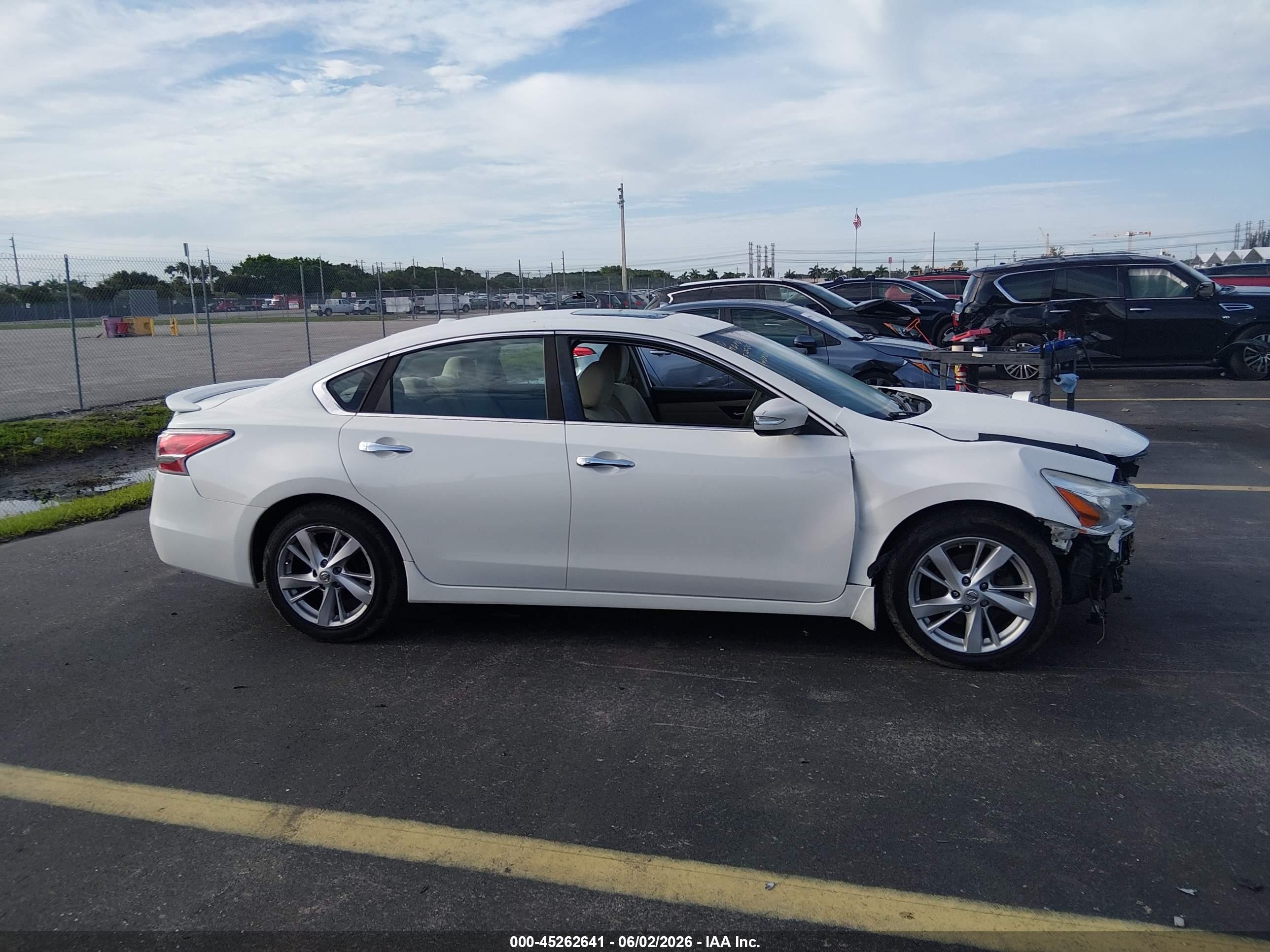 2015 Nissan Altima 2.5 Sv White vin: 1N4AL3AP2FC425368