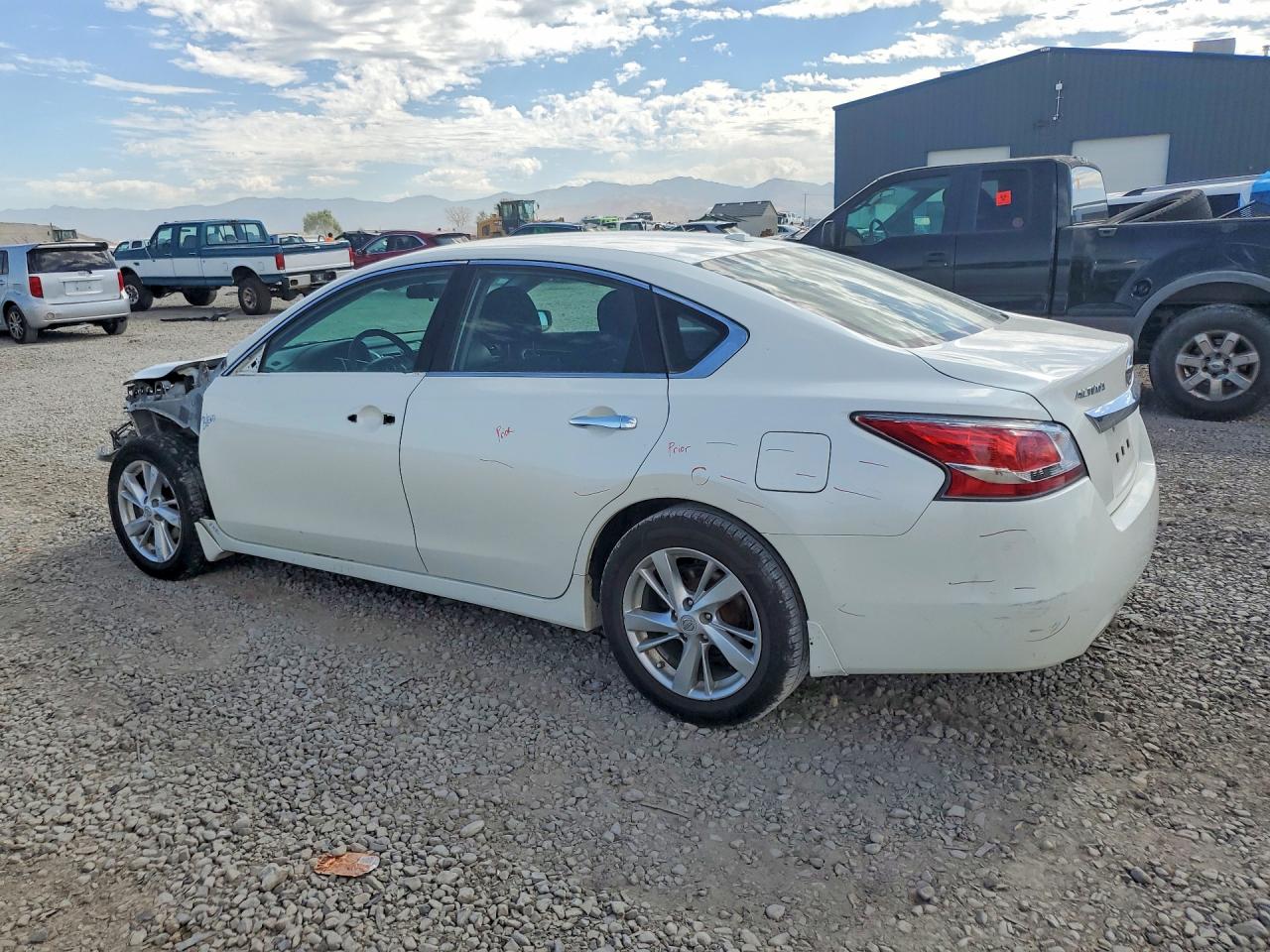 2015 Nissan Altima 2.5 Sv White vin: 1N4AL3AP2FC443076