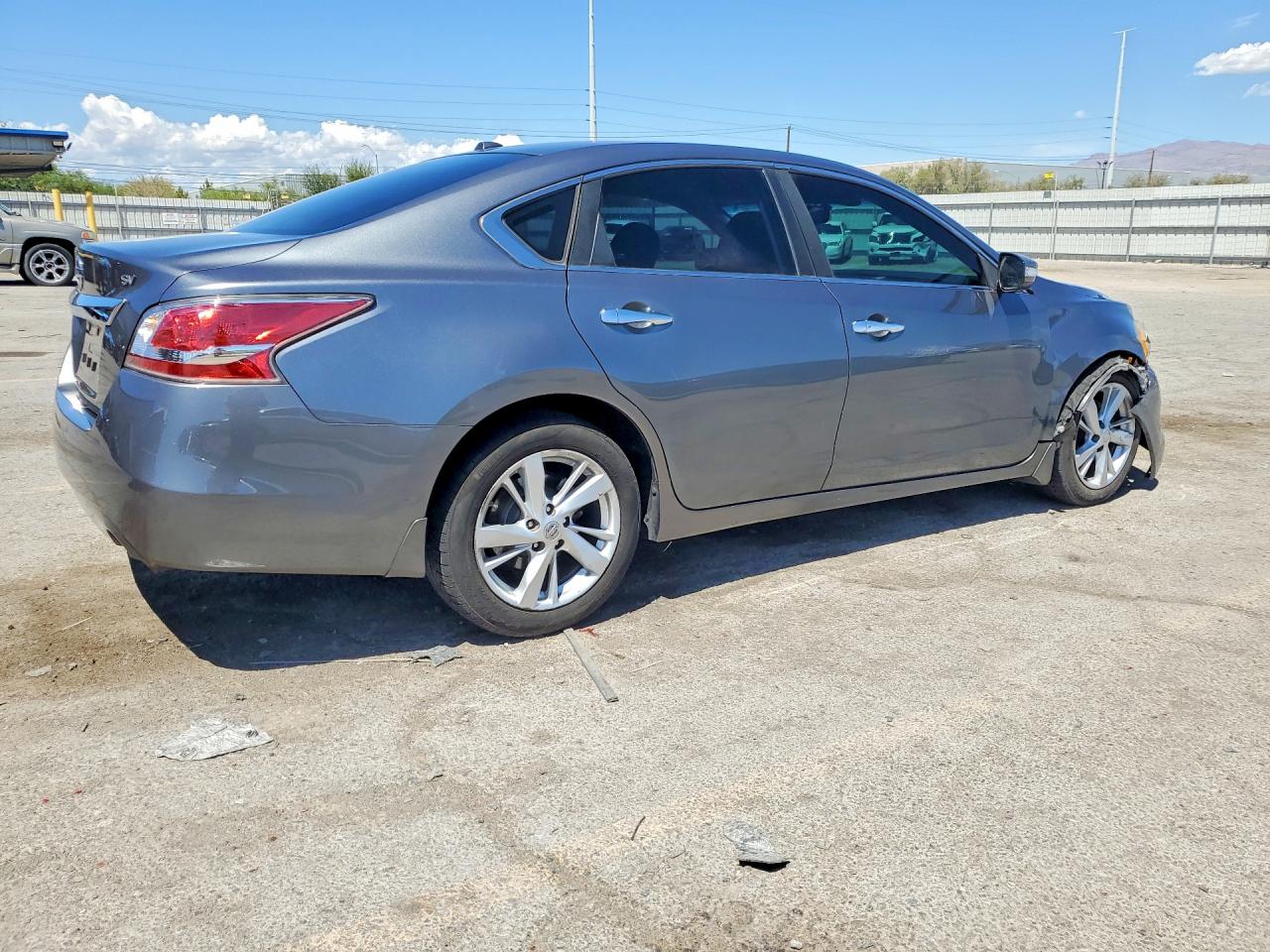 2015 Nissan Altima 2.5 Sv Серый vin: 1N4AL3AP2FC465627