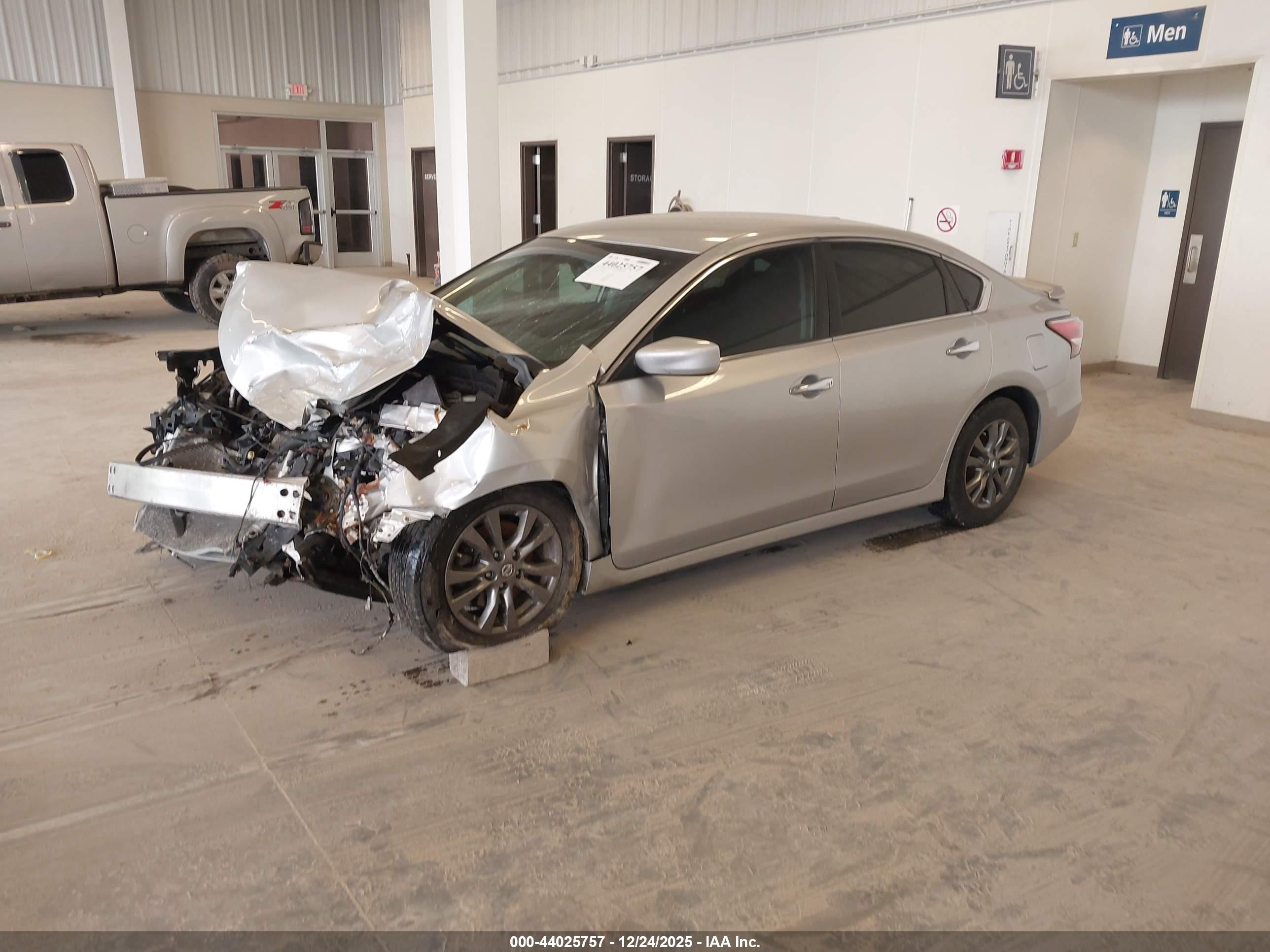 2015 Nissan Altima 2.5 S Серебряный vin: 1N4AL3AP2FC490978