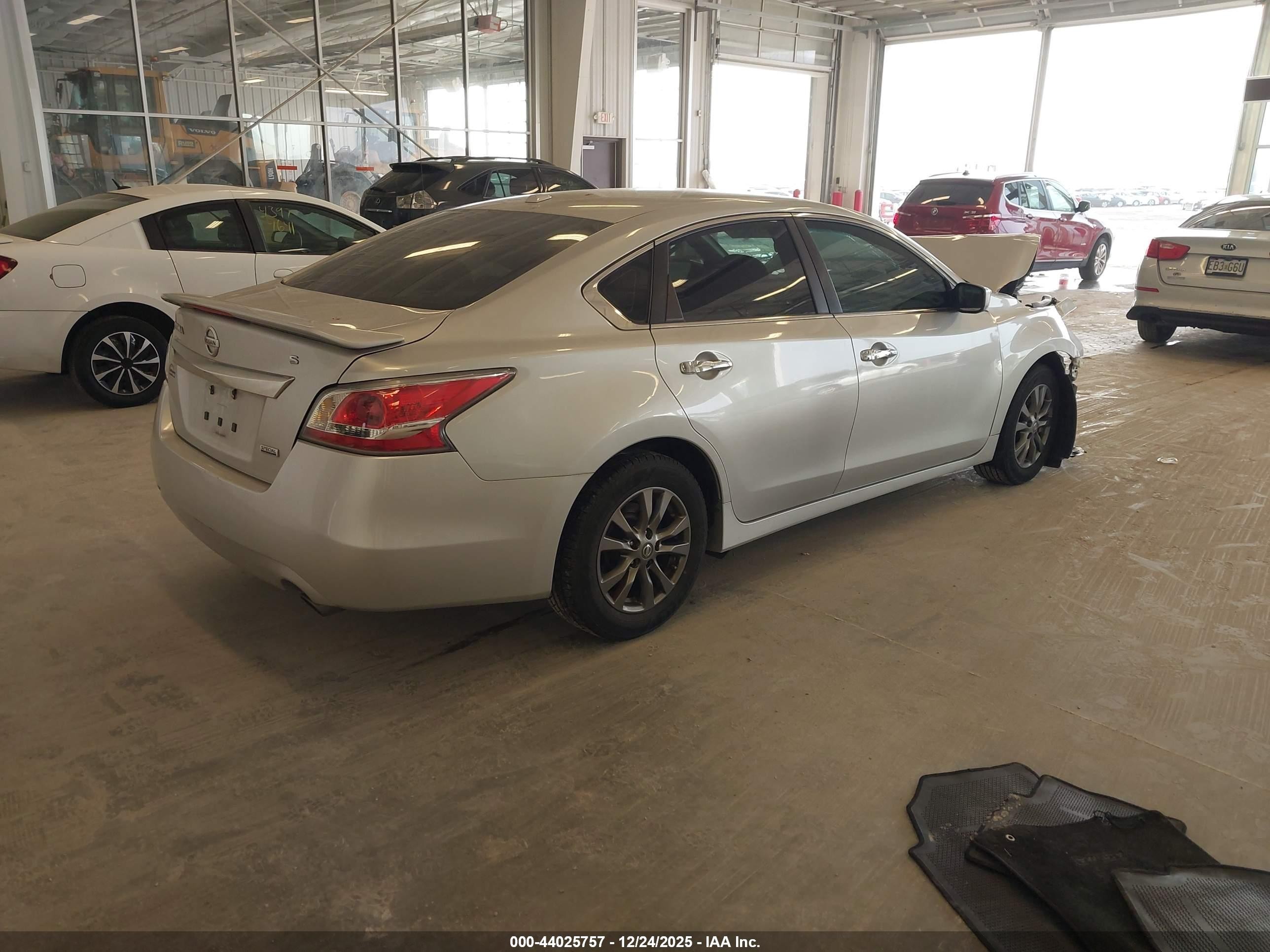 2015 Nissan Altima 2.5 S Серебряный vin: 1N4AL3AP2FC490978