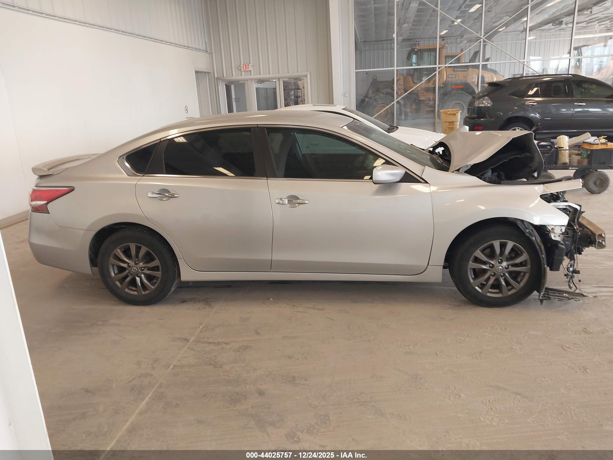 2015 Nissan Altima 2.5 S Серебряный vin: 1N4AL3AP2FC490978
