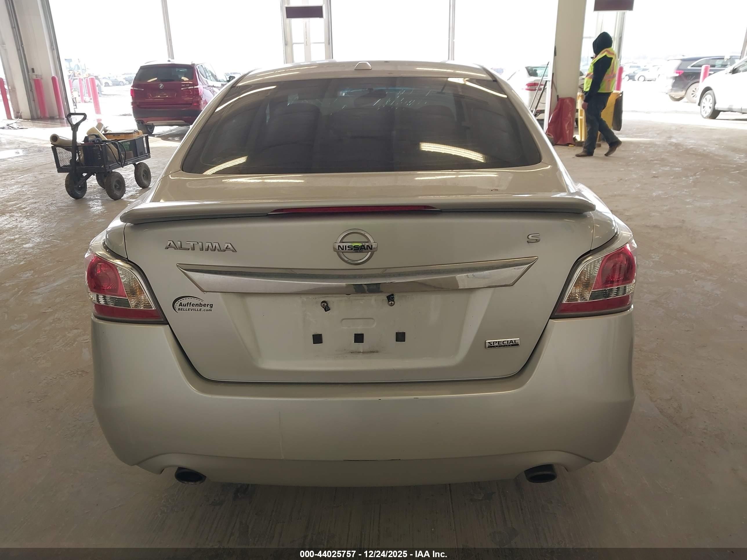 2015 Nissan Altima 2.5 S Серебряный vin: 1N4AL3AP2FC490978