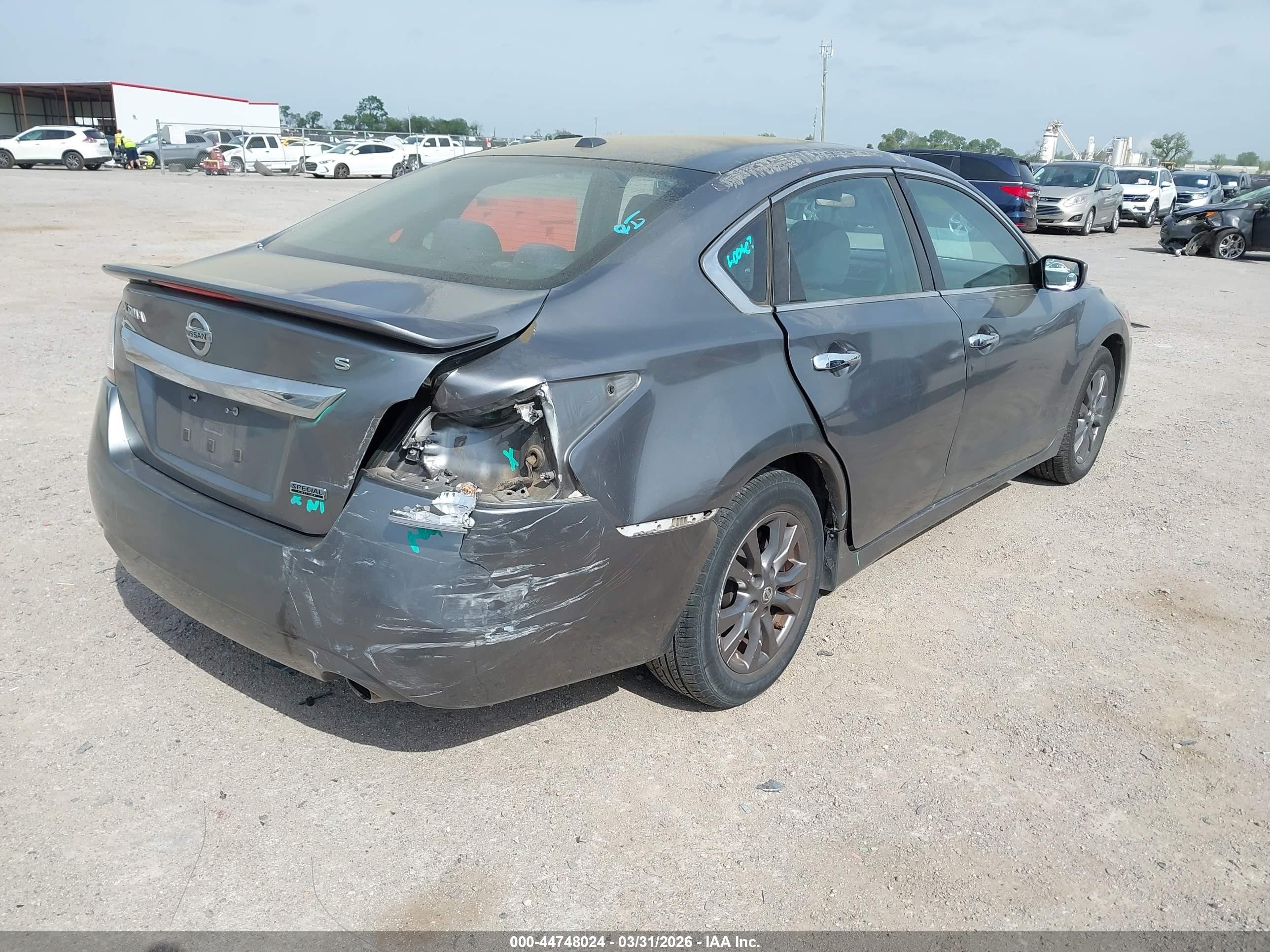 2015 Nissan Altima 2.5 S Silver vin: 1N4AL3AP2FC494058