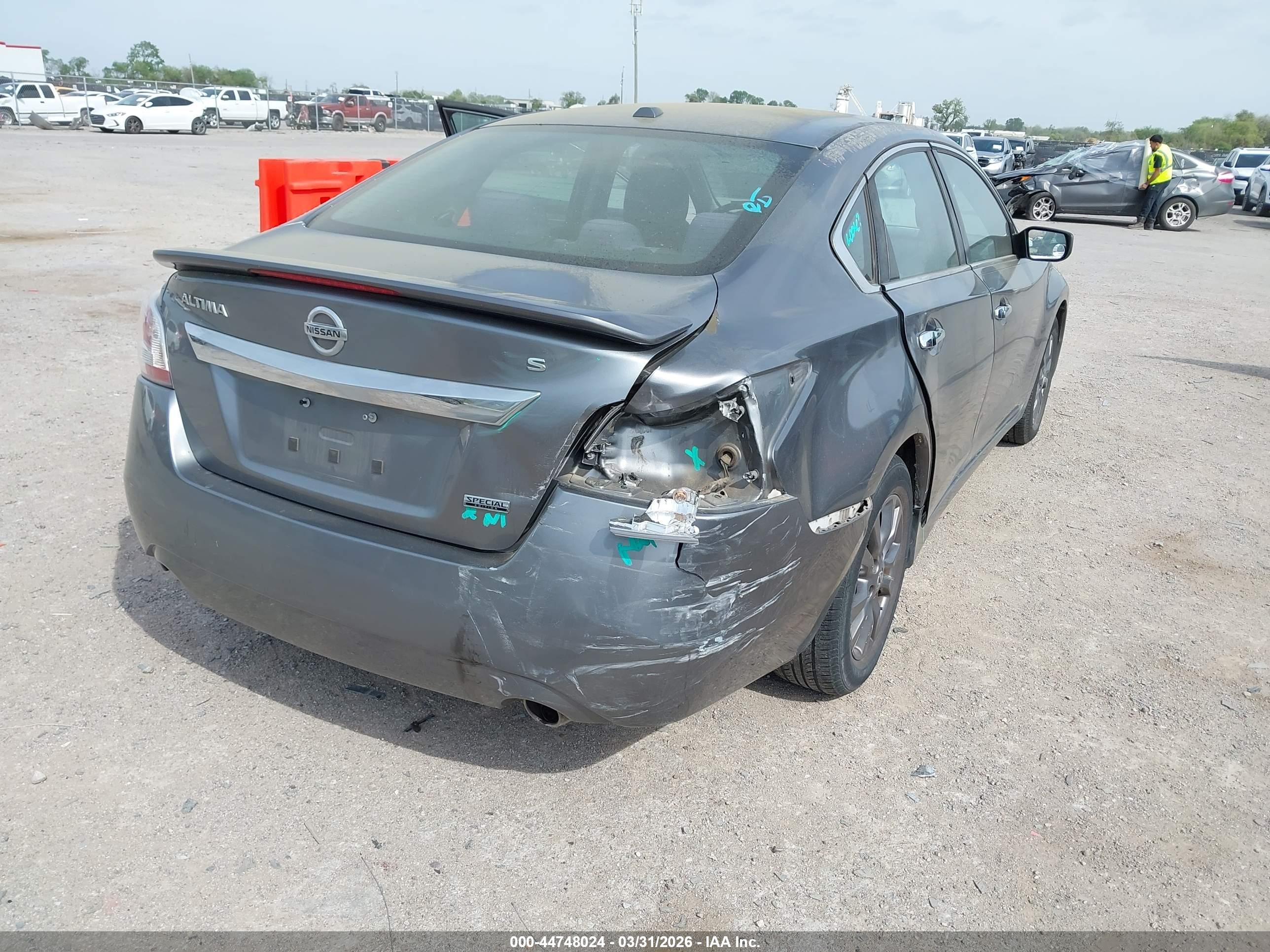 2015 Nissan Altima 2.5 S Silver vin: 1N4AL3AP2FC494058