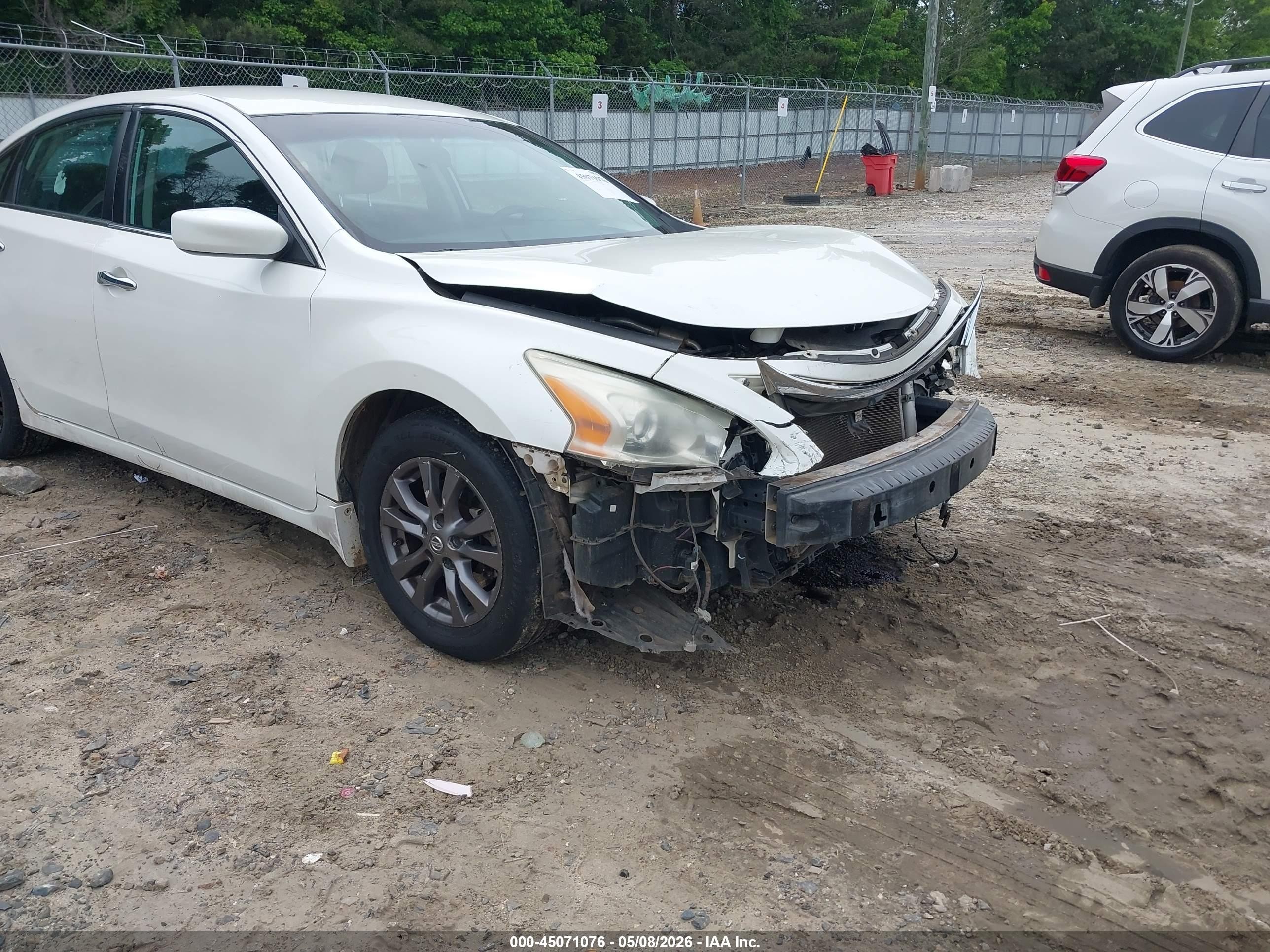 2015 Nissan Altima 2.5 S White vin: 1N4AL3AP2FC498949