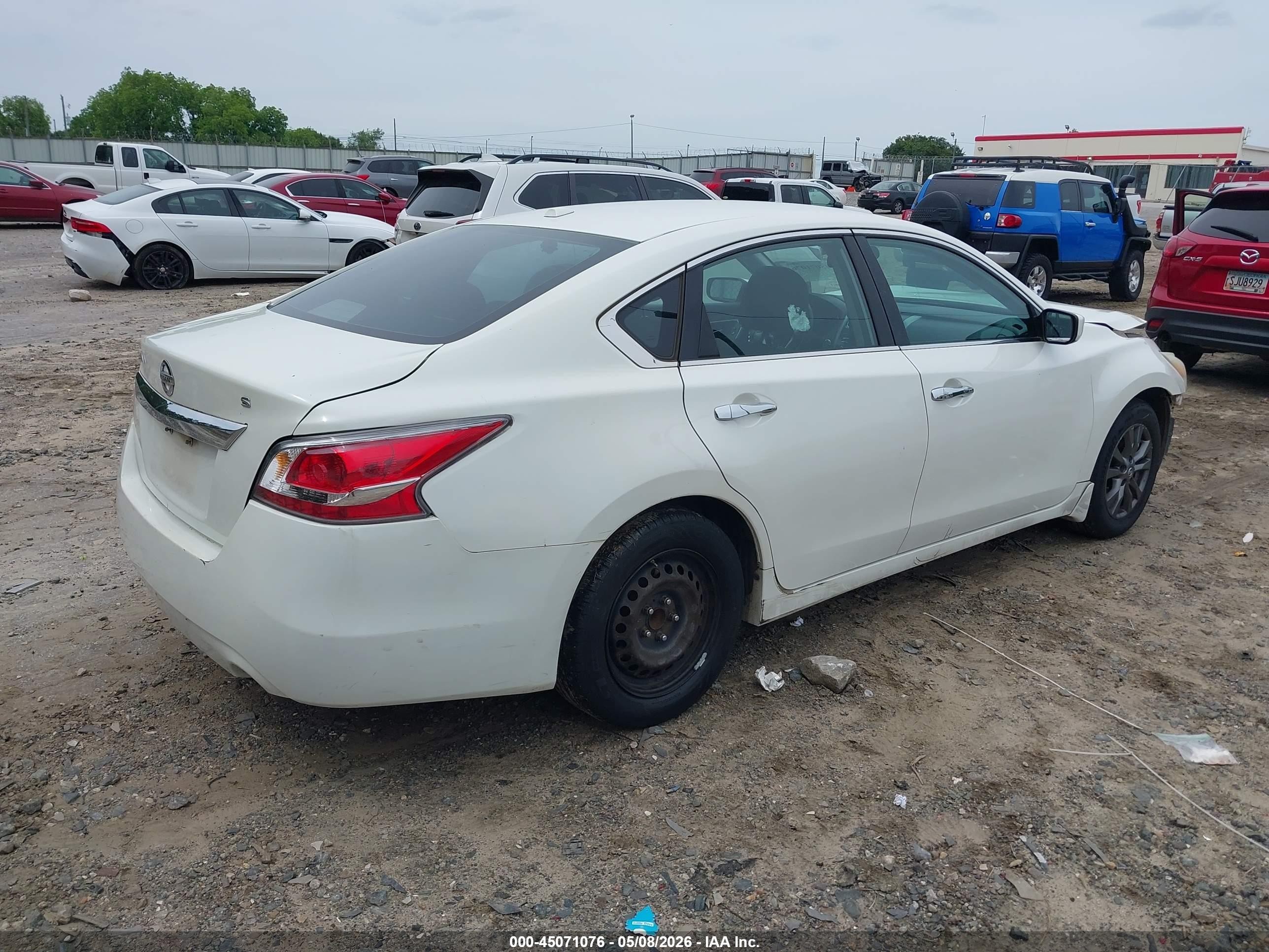 2015 Nissan Altima 2.5 S White vin: 1N4AL3AP2FC498949