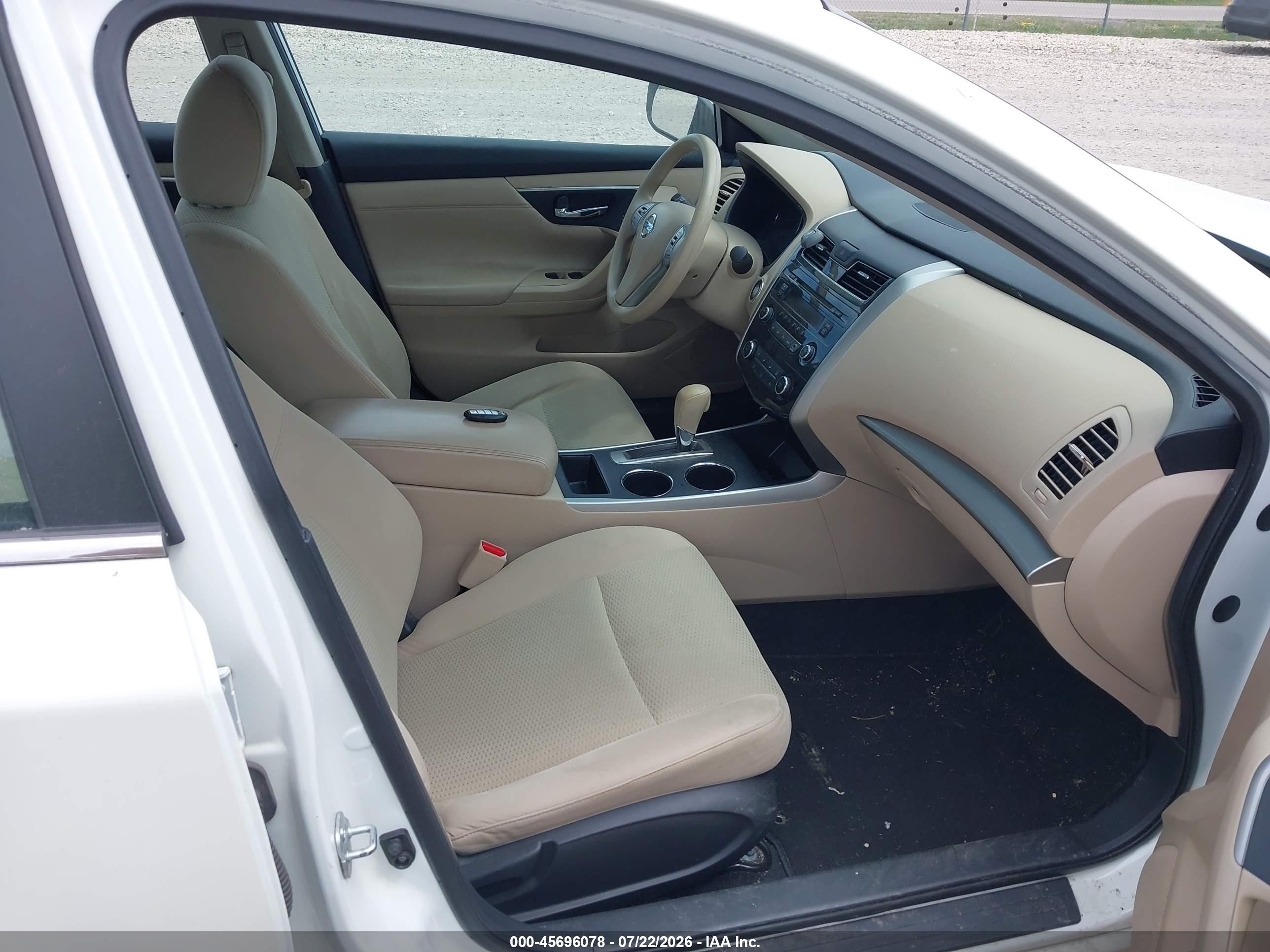 2015 Nissan Altima 2.5 S White vin: 1N4AL3AP2FC580406