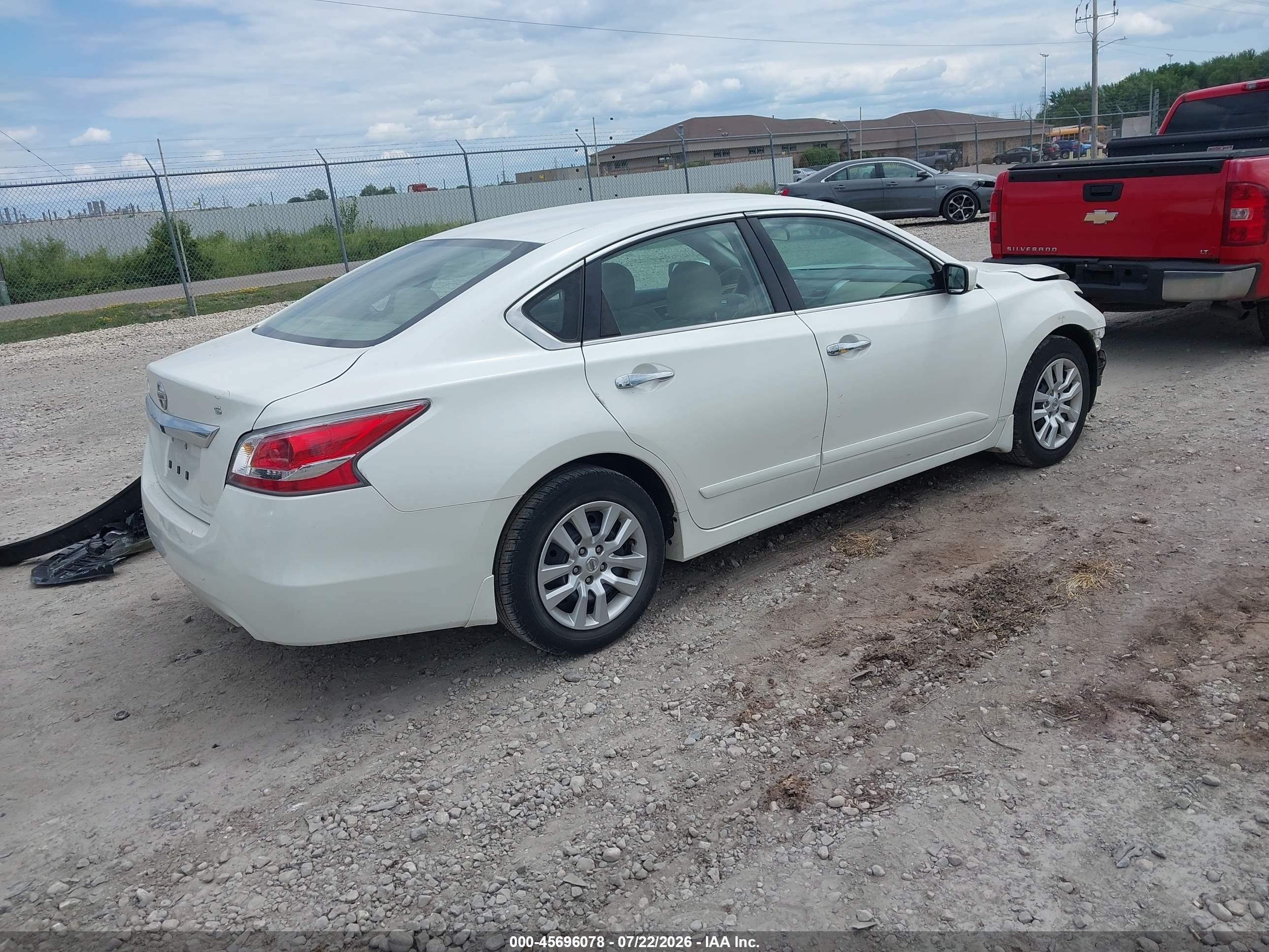 2015 Nissan Altima 2.5 S White vin: 1N4AL3AP2FC580406