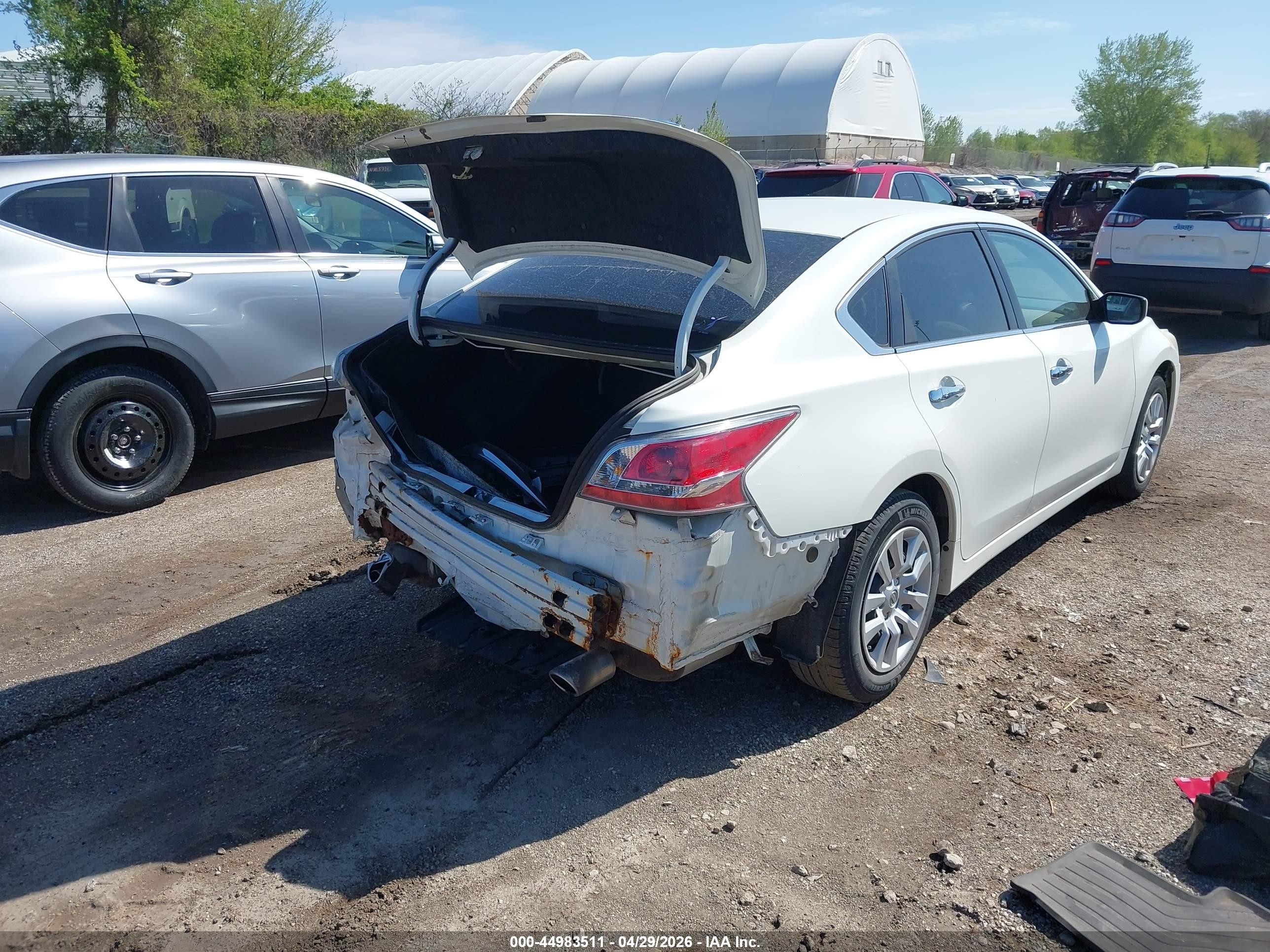 2015 Nissan Altima 2.5/2.5 S/2.5 Sl/2.5 Sv White vin: 1N4AL3AP2FN302853