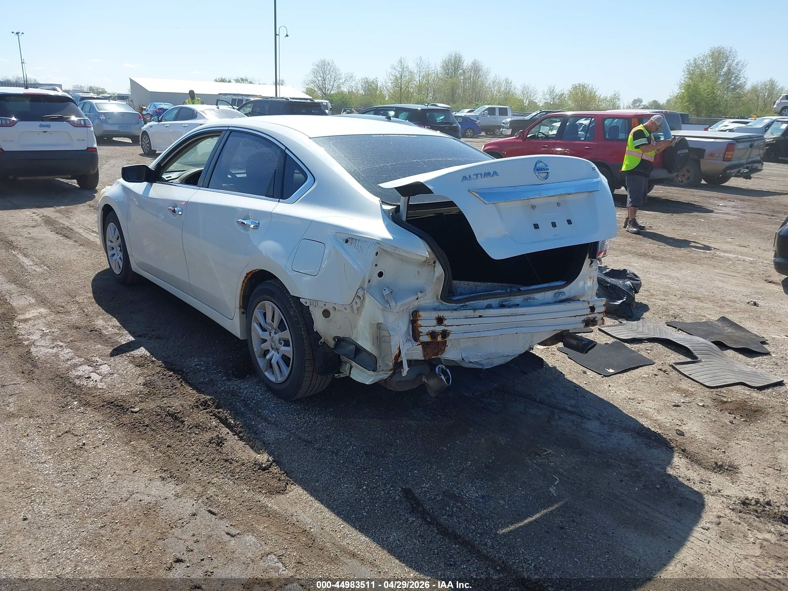 2015 Nissan Altima 2.5/2.5 S/2.5 Sl/2.5 Sv White vin: 1N4AL3AP2FN302853