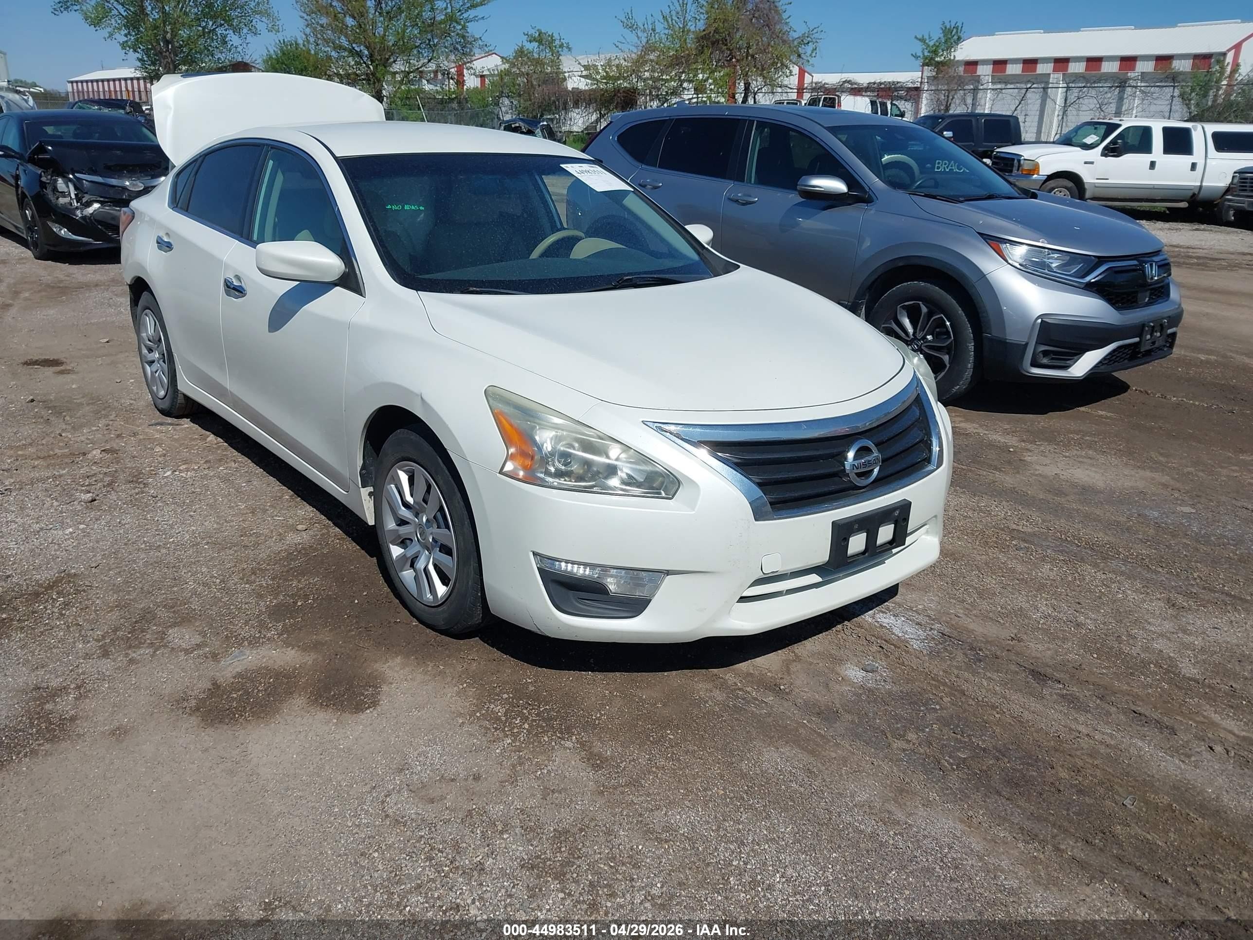 2015 Nissan Altima 2.5/2.5 S/2.5 Sl/2.5 Sv White vin: 1N4AL3AP2FN302853