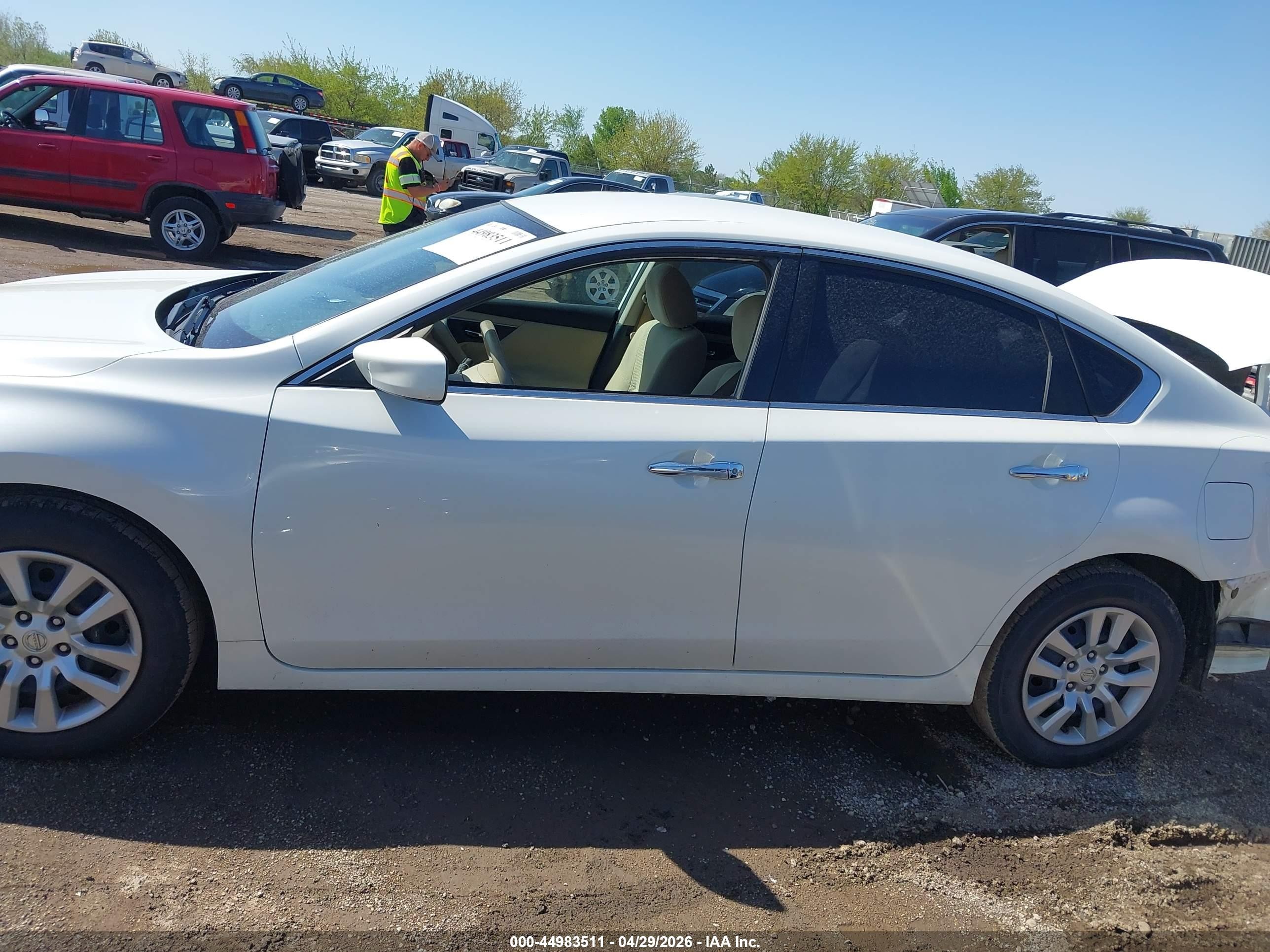 2015 Nissan Altima 2.5/2.5 S/2.5 Sl/2.5 Sv White vin: 1N4AL3AP2FN302853