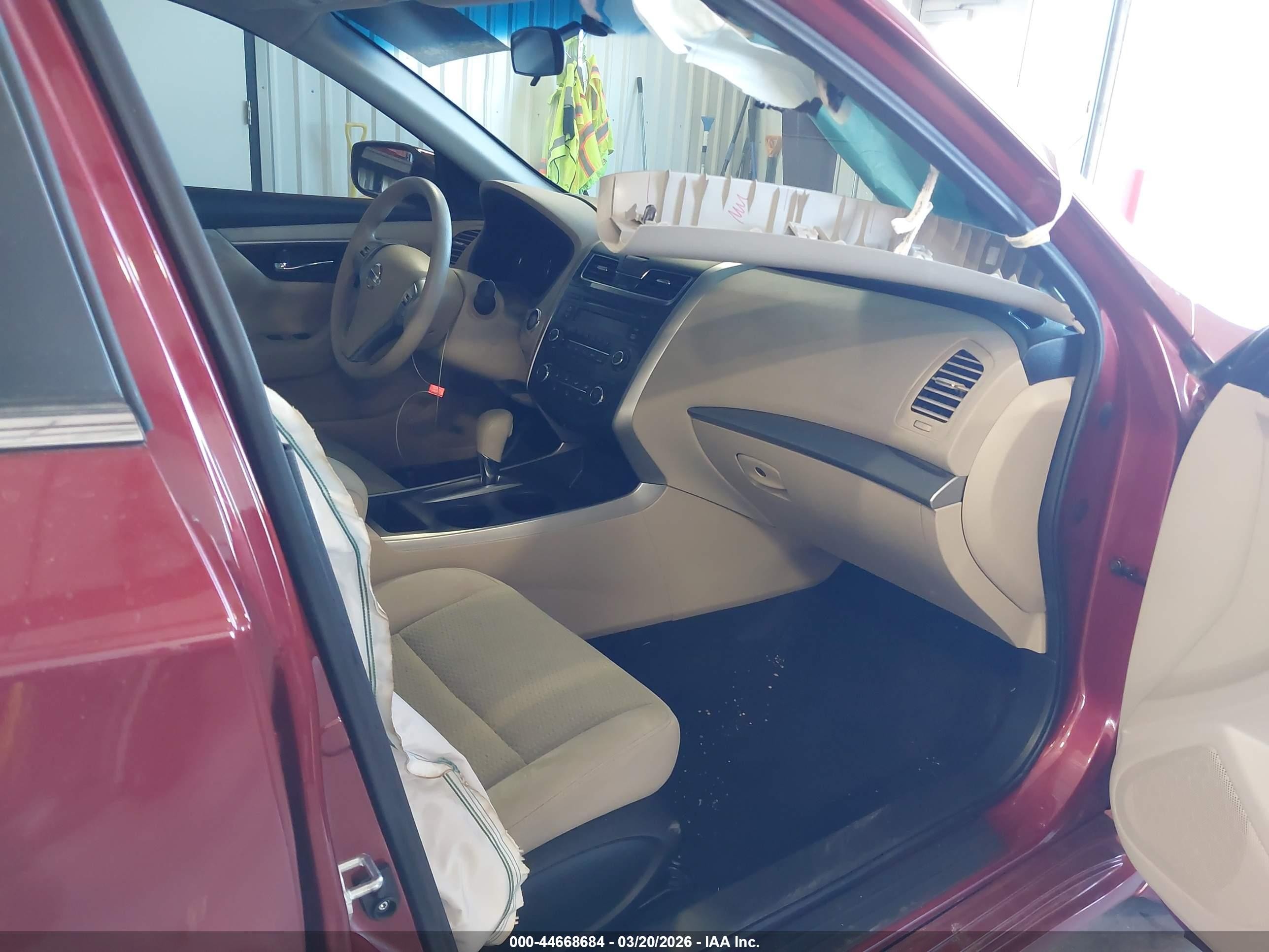 2015 Nissan Altima 2.5 S Red vin: 1N4AL3AP2FN313741
