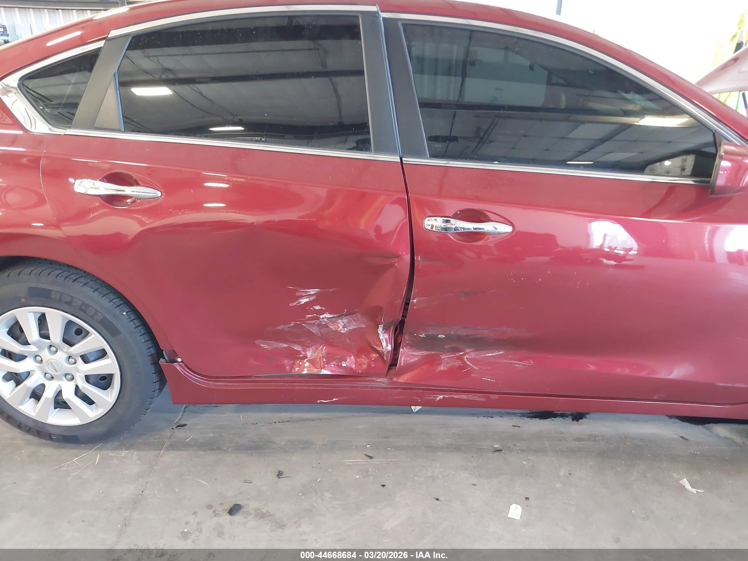 2015 Nissan Altima 2.5 S Red vin: 1N4AL3AP2FN313741