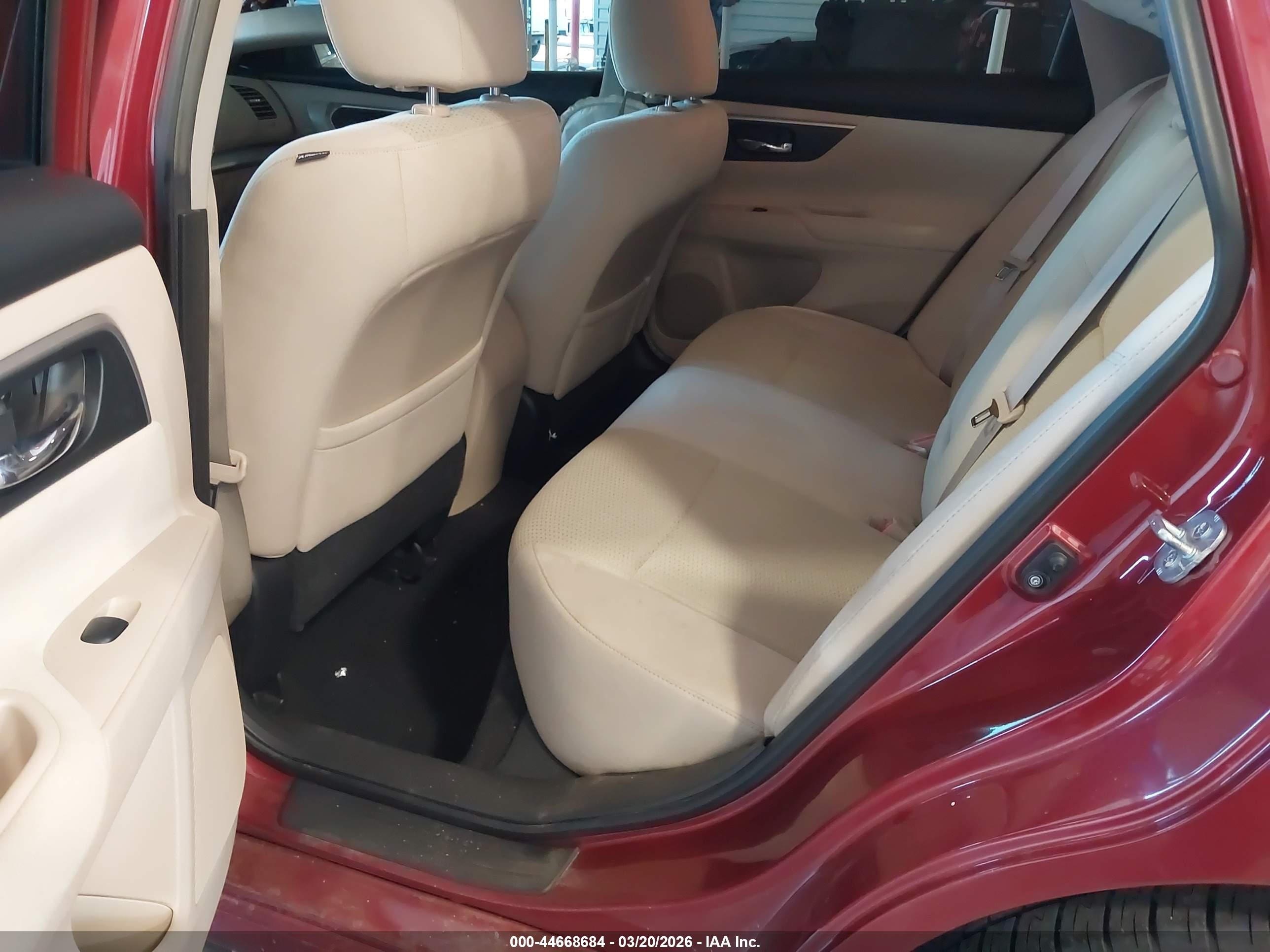 2015 Nissan Altima 2.5 S Red vin: 1N4AL3AP2FN313741