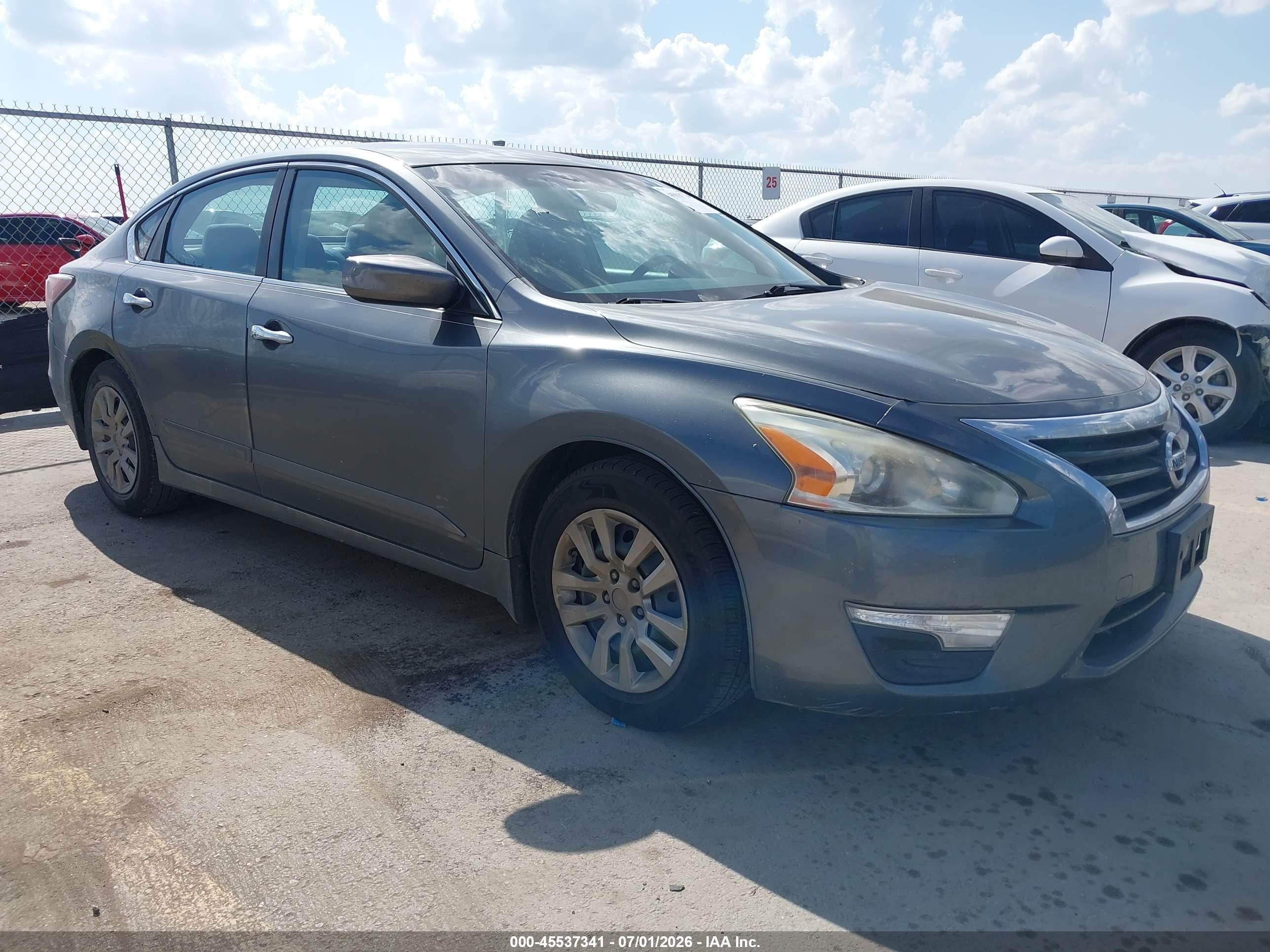 2015 Nissan Altima 2.5 S Серый vin: 1N4AL3AP2FN318339