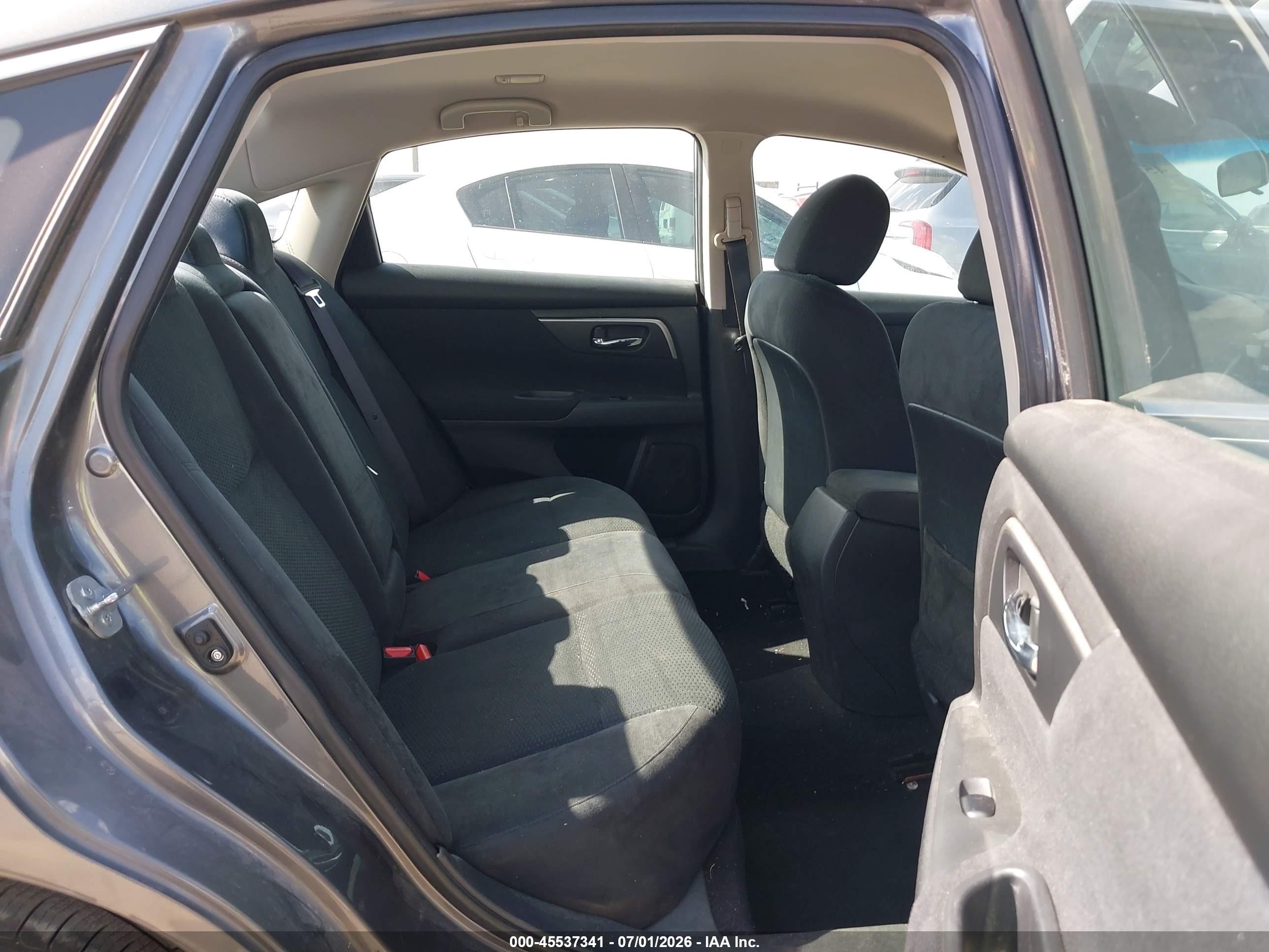 2015 Nissan Altima 2.5 S Серый vin: 1N4AL3AP2FN318339