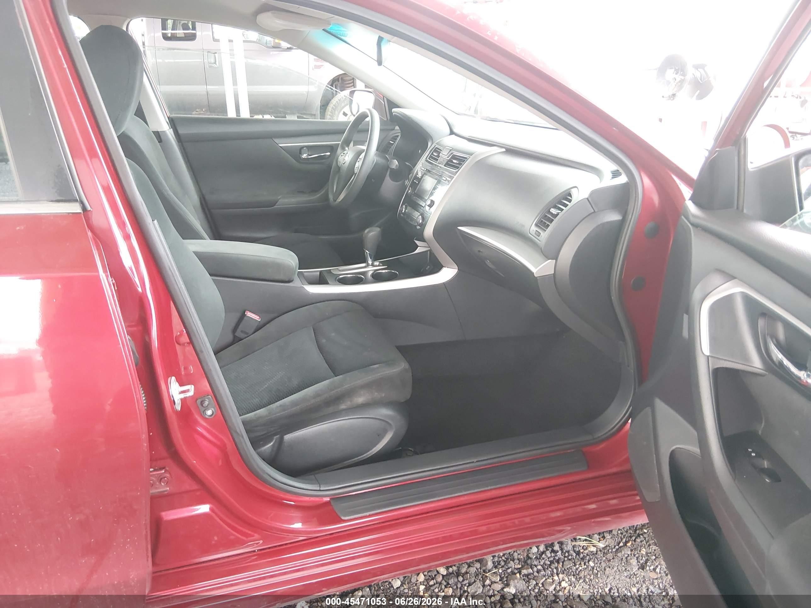 2015 Nissan Altima 2.5 S Red vin: 1N4AL3AP2FN340633