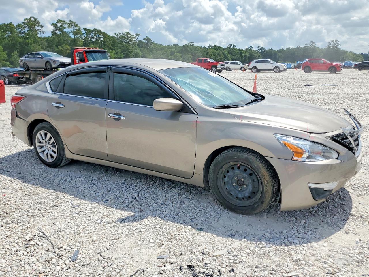 2015 Nissan Altima 2.5 S Beige vin: 1N4AL3AP2FN368805