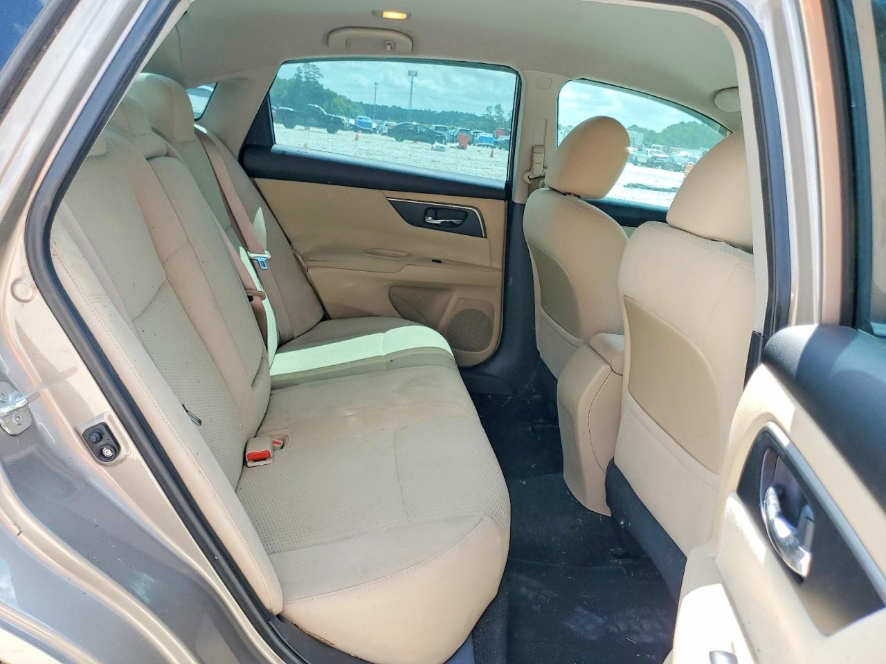 2015 Nissan Altima 2.5 S Beige vin: 1N4AL3AP2FN368805