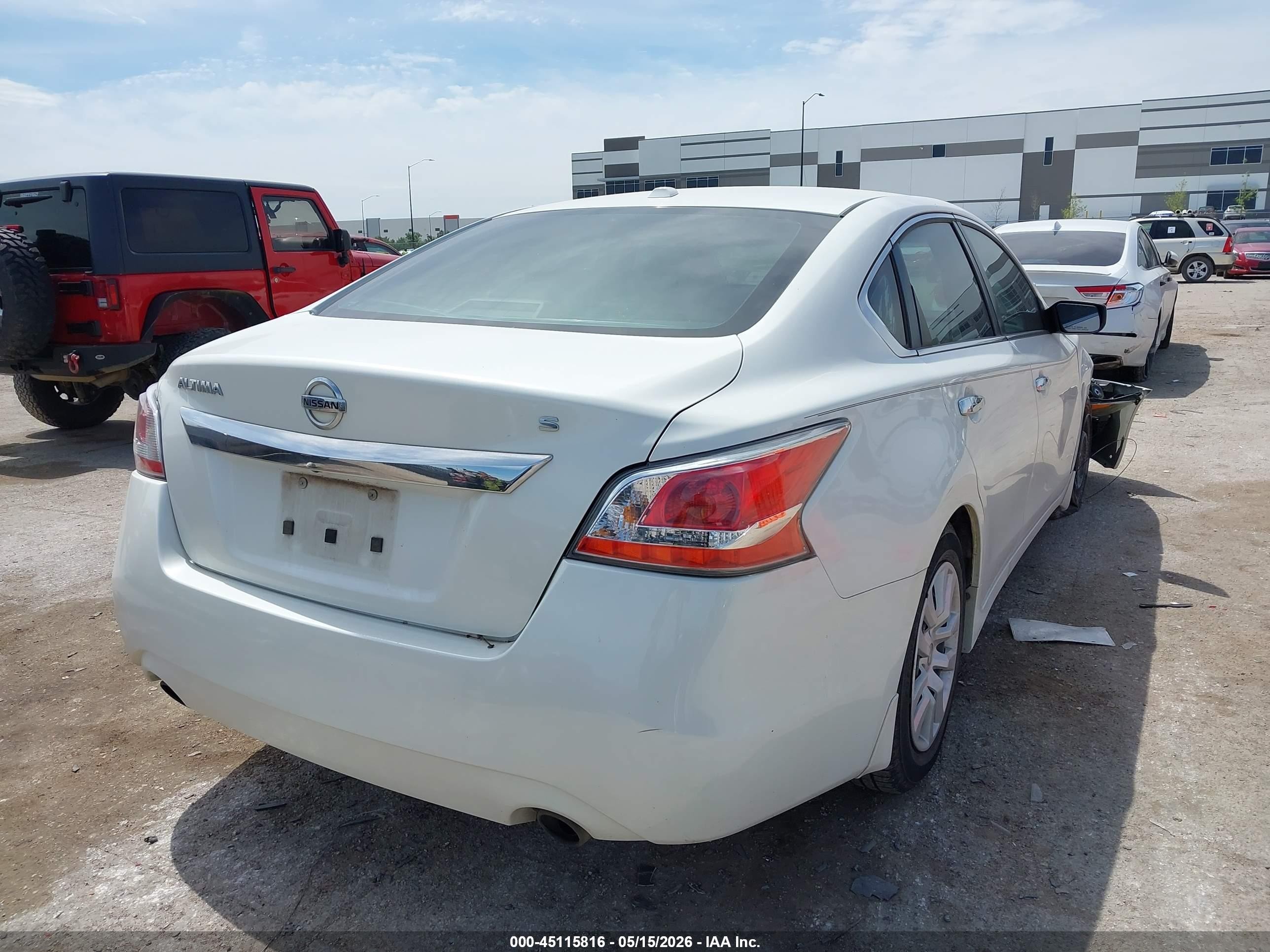2015 Nissan Altima 2.5 S White vin: 1N4AL3AP2FN388374