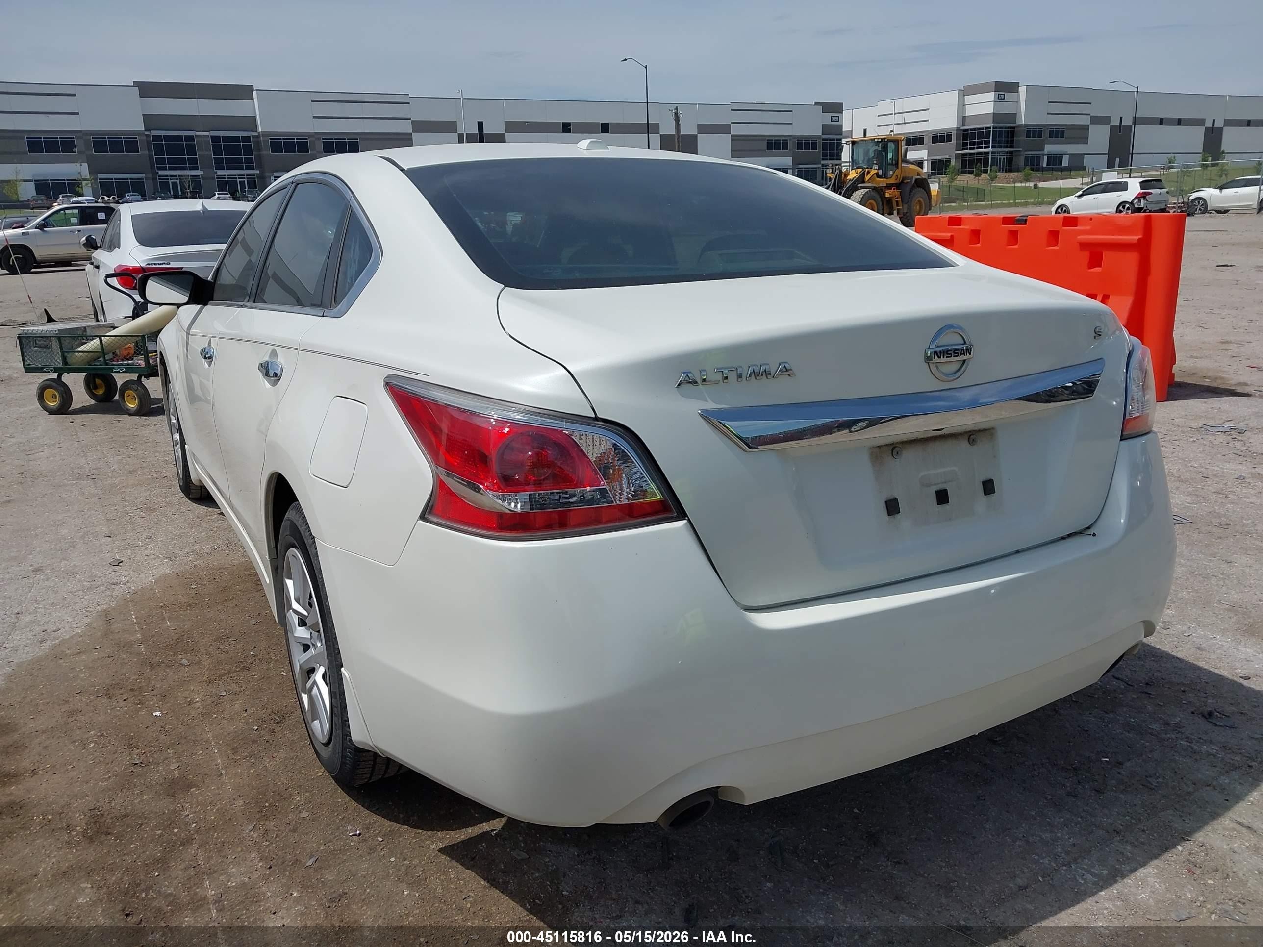 2015 Nissan Altima 2.5 S White vin: 1N4AL3AP2FN388374