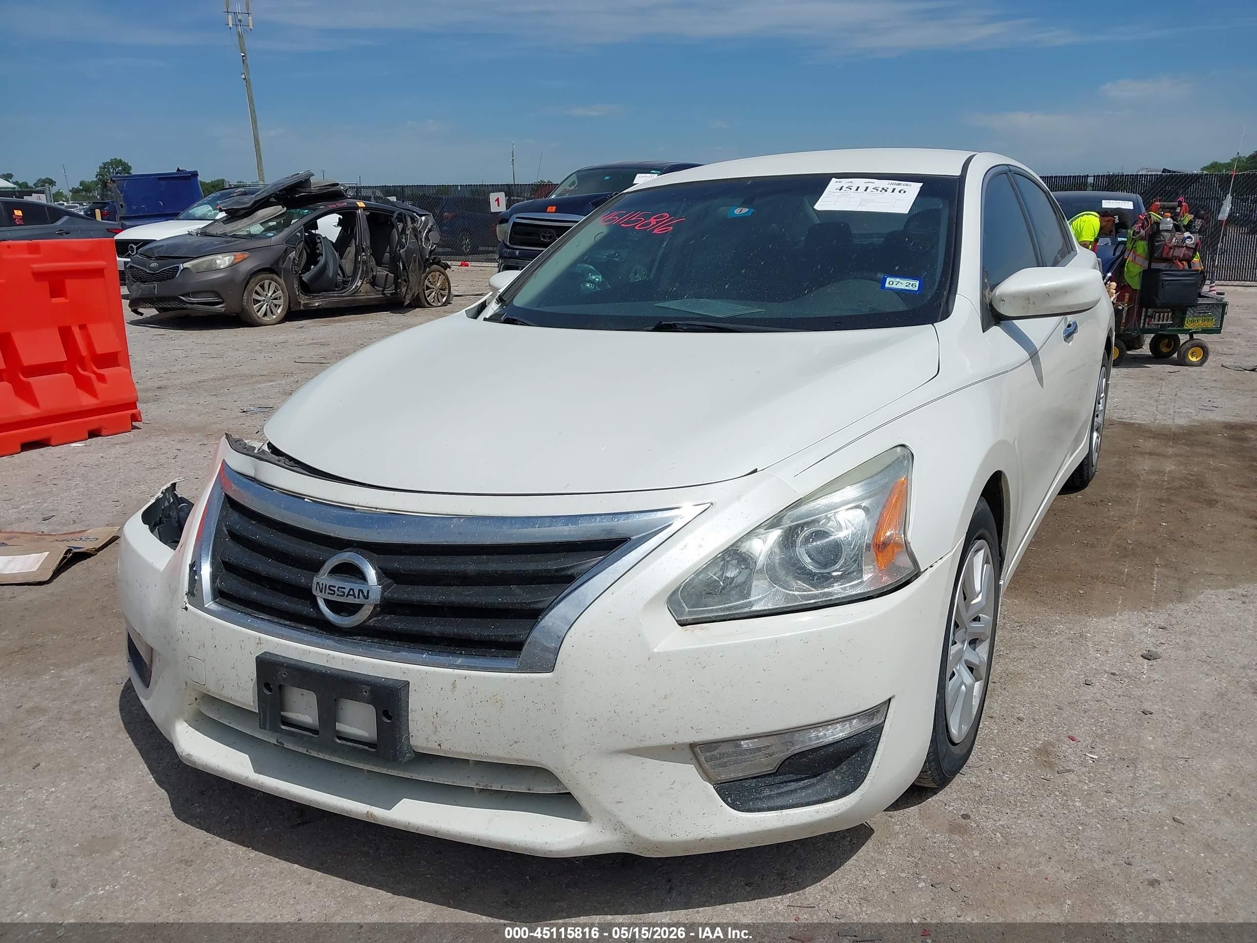 2015 Nissan Altima 2.5 S White vin: 1N4AL3AP2FN388374