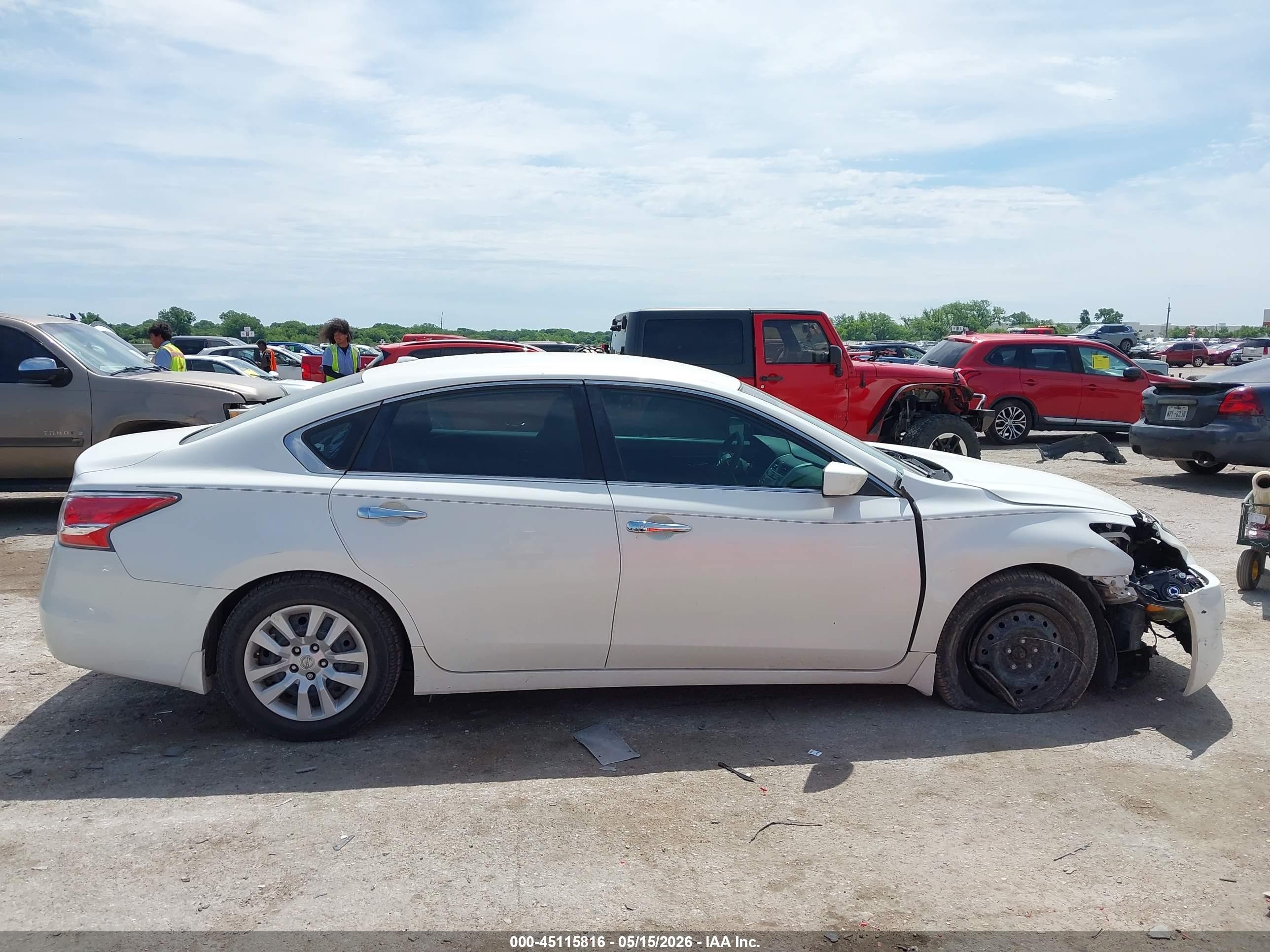 2015 Nissan Altima 2.5 S White vin: 1N4AL3AP2FN388374