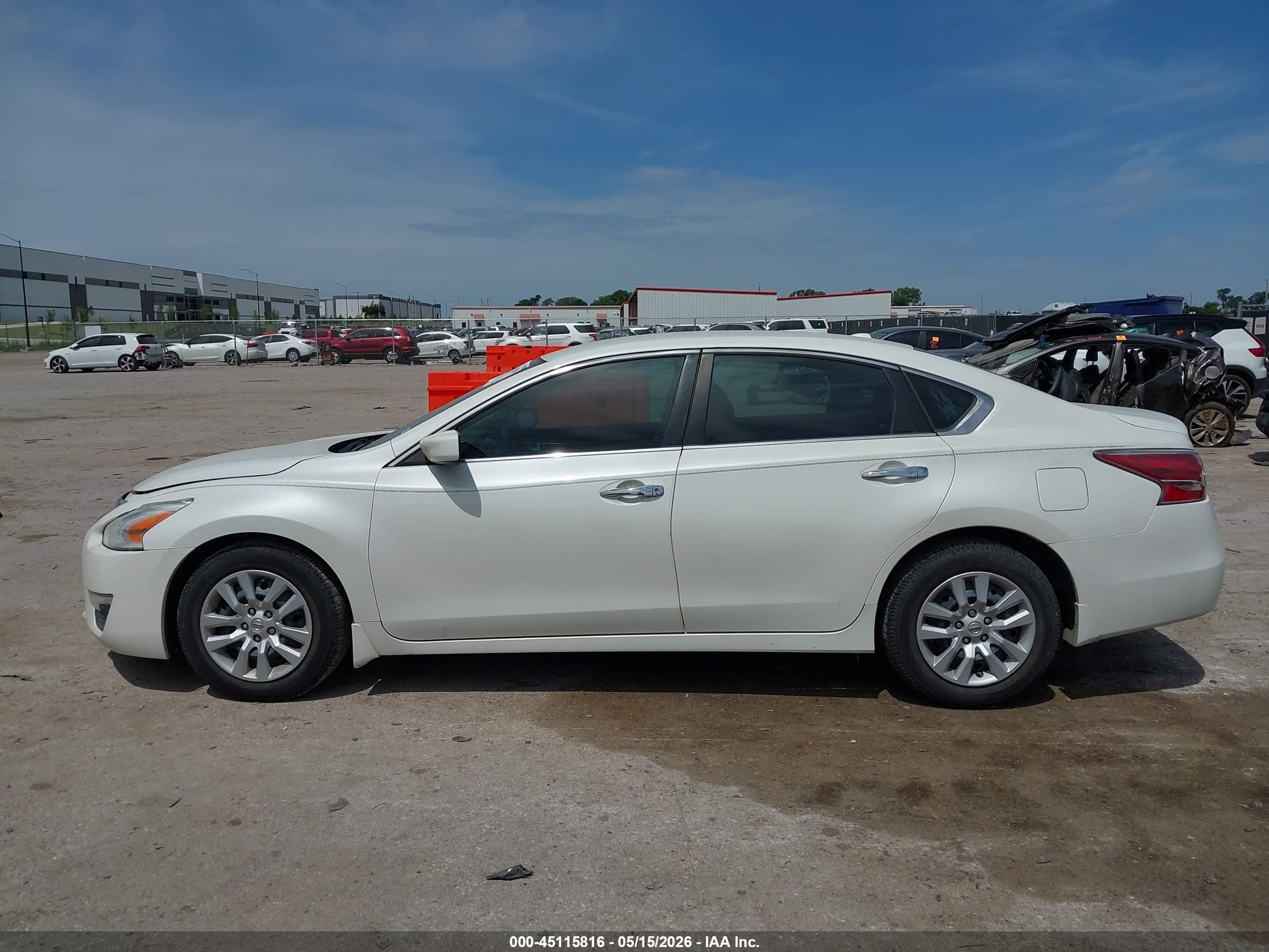 2015 Nissan Altima 2.5 S White vin: 1N4AL3AP2FN388374