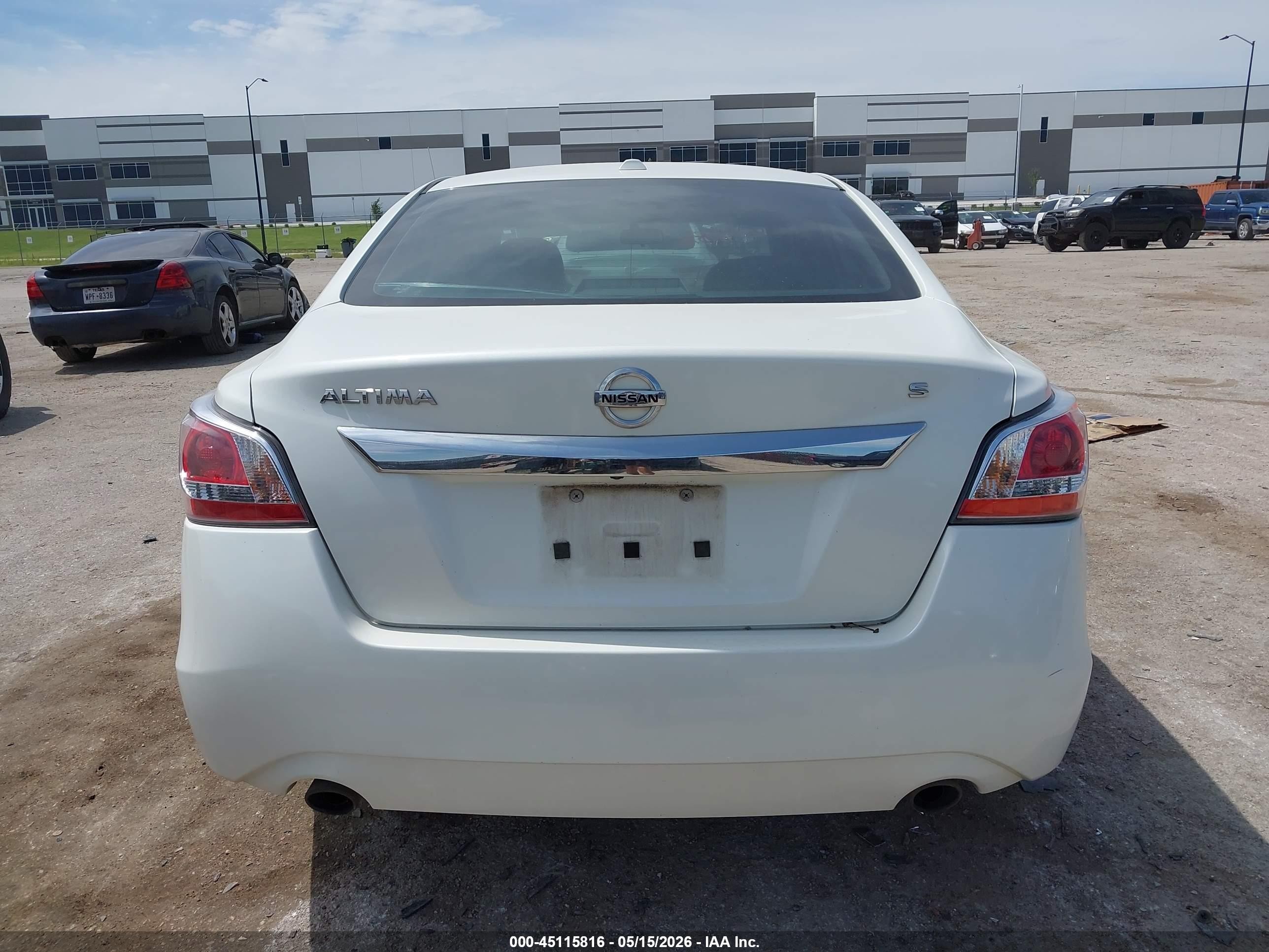 2015 Nissan Altima 2.5 S White vin: 1N4AL3AP2FN388374