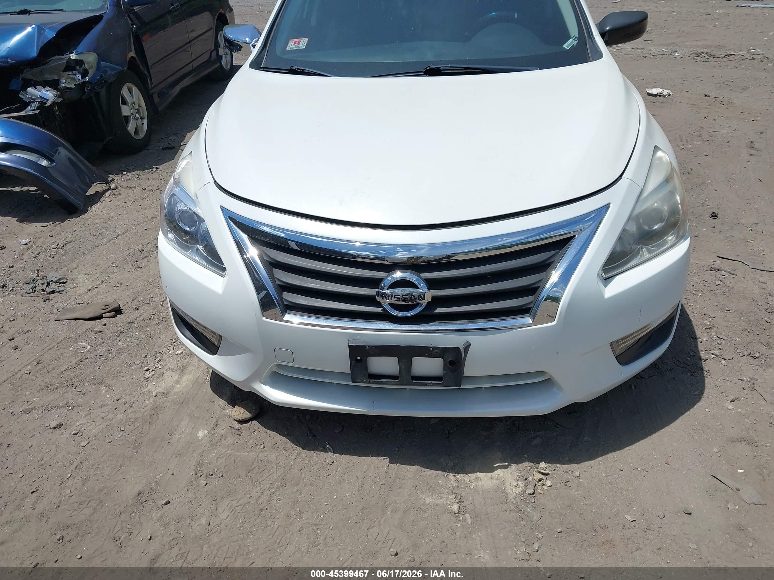 2015 Nissan Altima 2.5 S White vin: 1N4AL3AP2FN400801