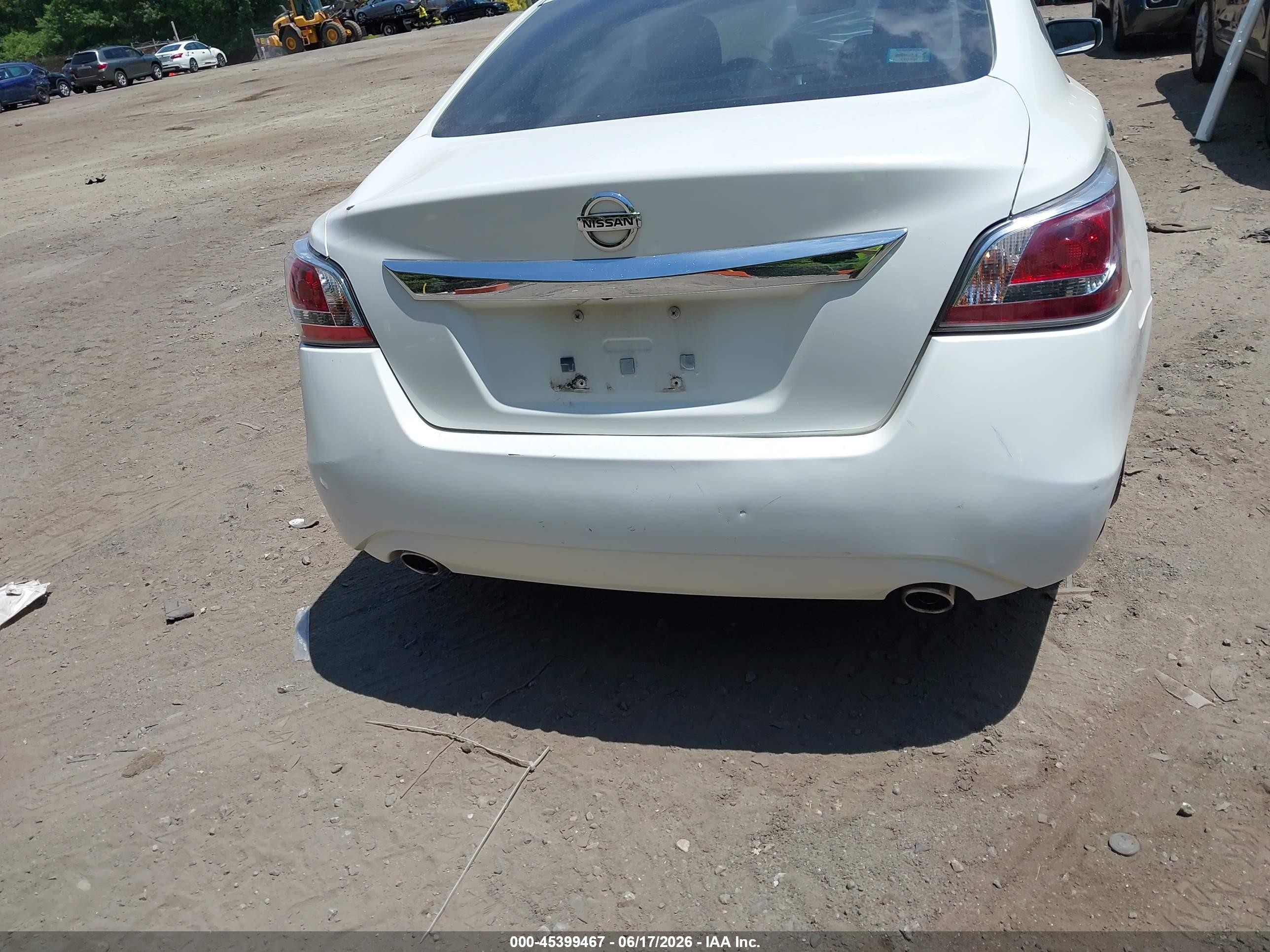 2015 Nissan Altima 2.5 S White vin: 1N4AL3AP2FN400801