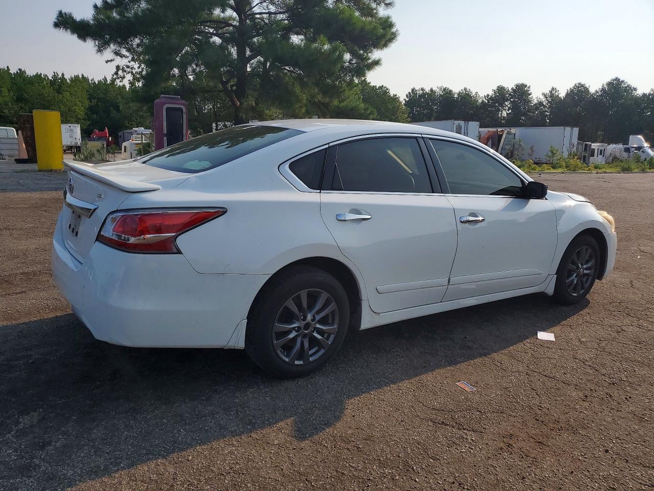 2015 Nissan Altima 2.5 S White vin: 1N4AL3AP2FN405660