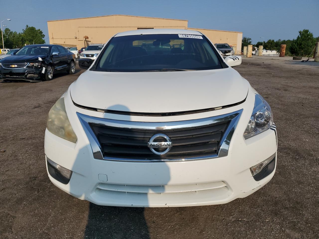 2015 Nissan Altima 2.5 S White vin: 1N4AL3AP2FN405660 Damage: Left Head Lamp, Aftermarket, Acceptable