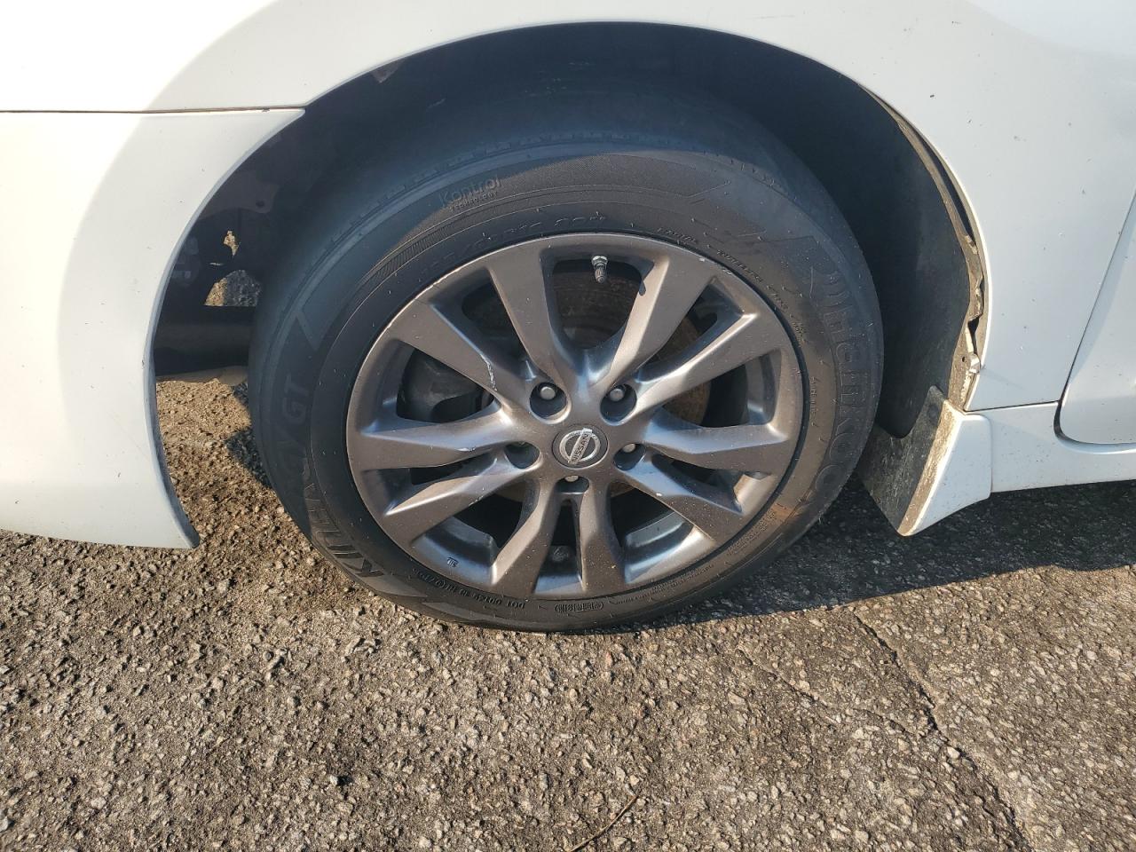 2015 Nissan Altima 2.5 S White vin: 1N4AL3AP2FN405660 Damage: Left Front Wheel, Curb Rash, 3 To 4 Inches