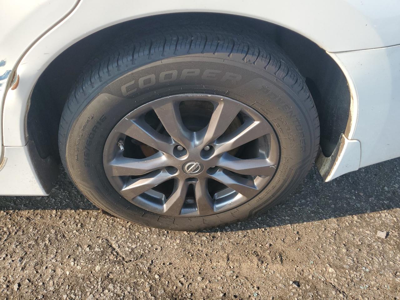 2015 Nissan Altima 2.5 S White vin: 1N4AL3AP2FN405660 Damage: Left Rear Wheel, Chipped, 3