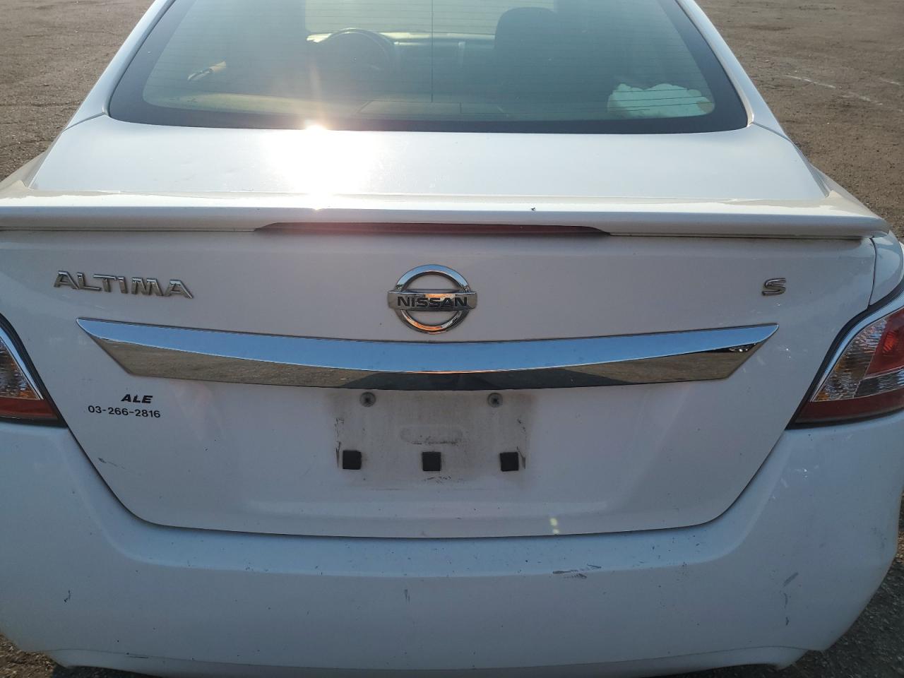 2015 Nissan Altima 2.5 S White vin: 1N4AL3AP2FN405660 Damage: Deck Lid, Multiple Scratches Heavy, 2