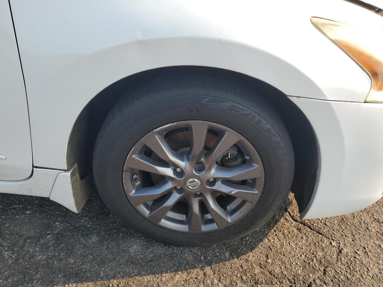 2015 Nissan Altima 2.5 S White vin: 1N4AL3AP2FN405660 Damage: Right Front Wheel, Curb Rash, > 12 Inches