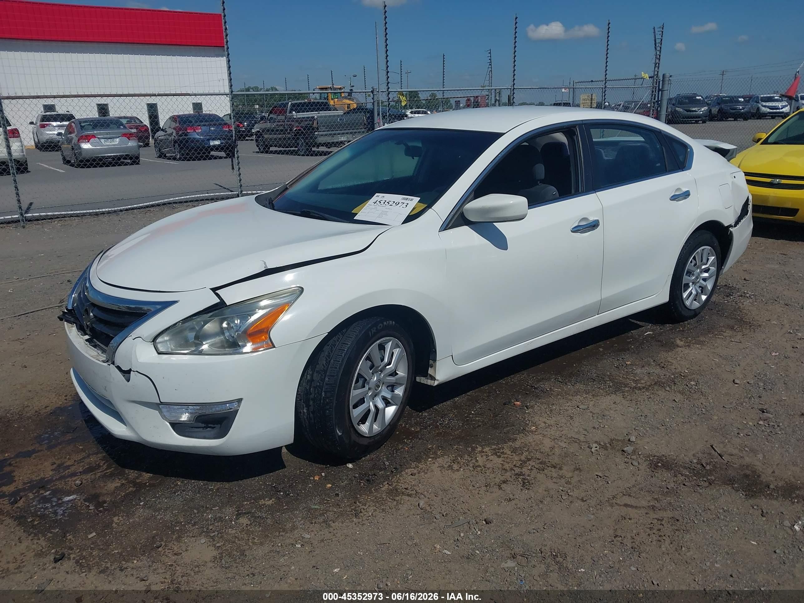 2015 Nissan Altima 2.5 S Белый vin: 1N4AL3AP2FN860394