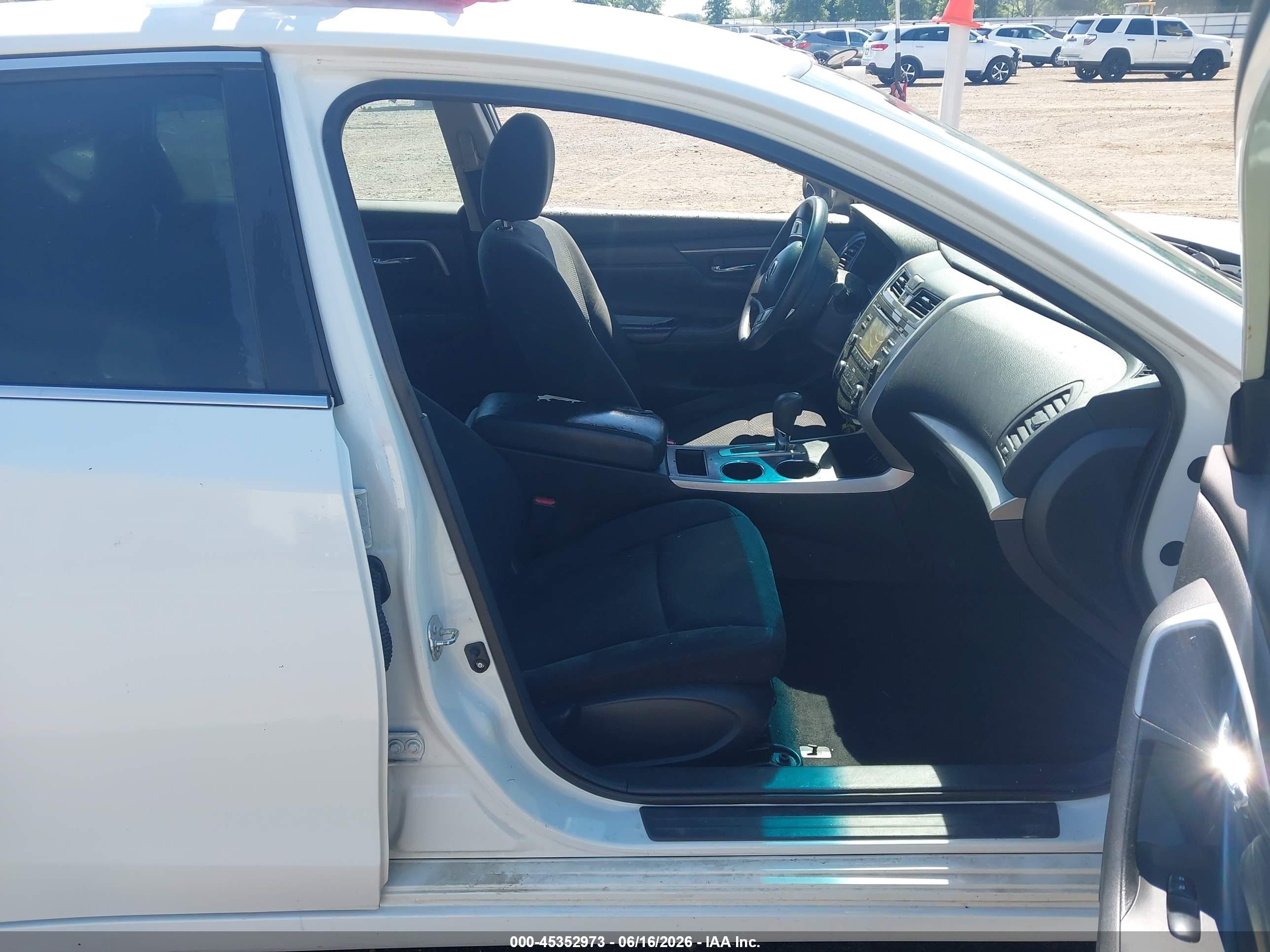 2015 Nissan Altima 2.5 S Белый vin: 1N4AL3AP2FN860394